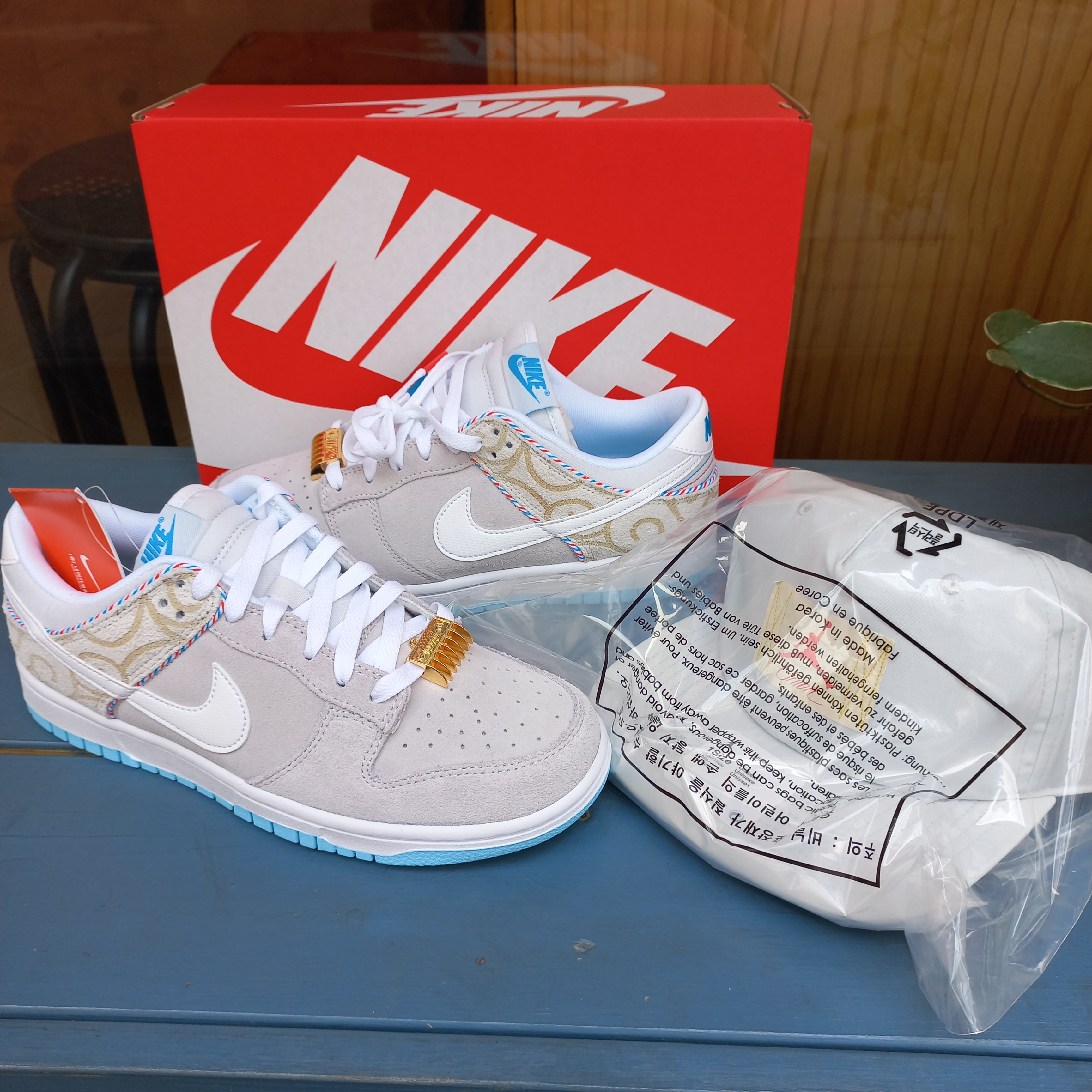 Nike Dunk Low Retro SE Barber Shop Grey, Jordan x Union Cap Photon Dust 착용 스타일 - 2