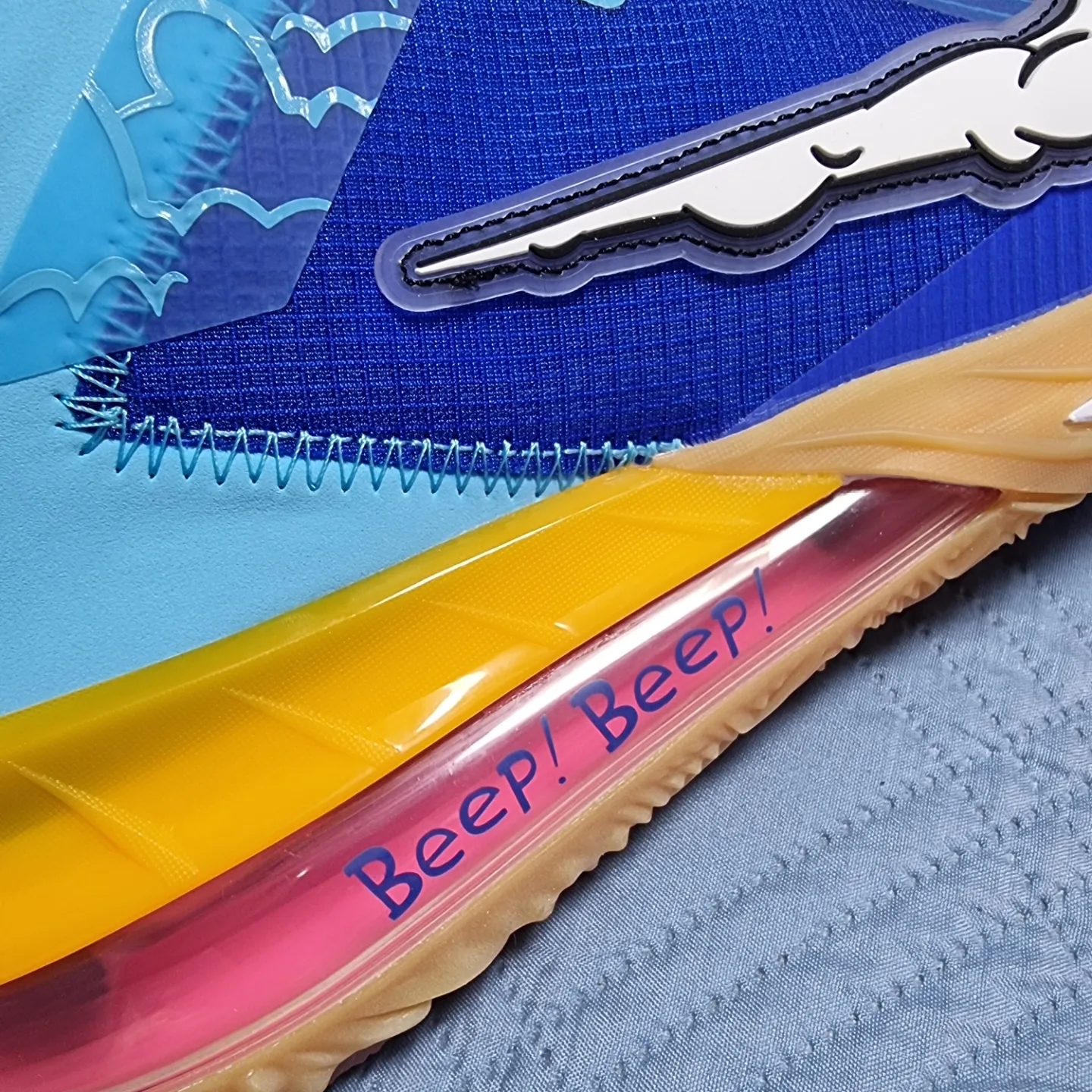 Nike LeBron 18 Low Wile E. vs Roadrunner 착용 스타일 - 4