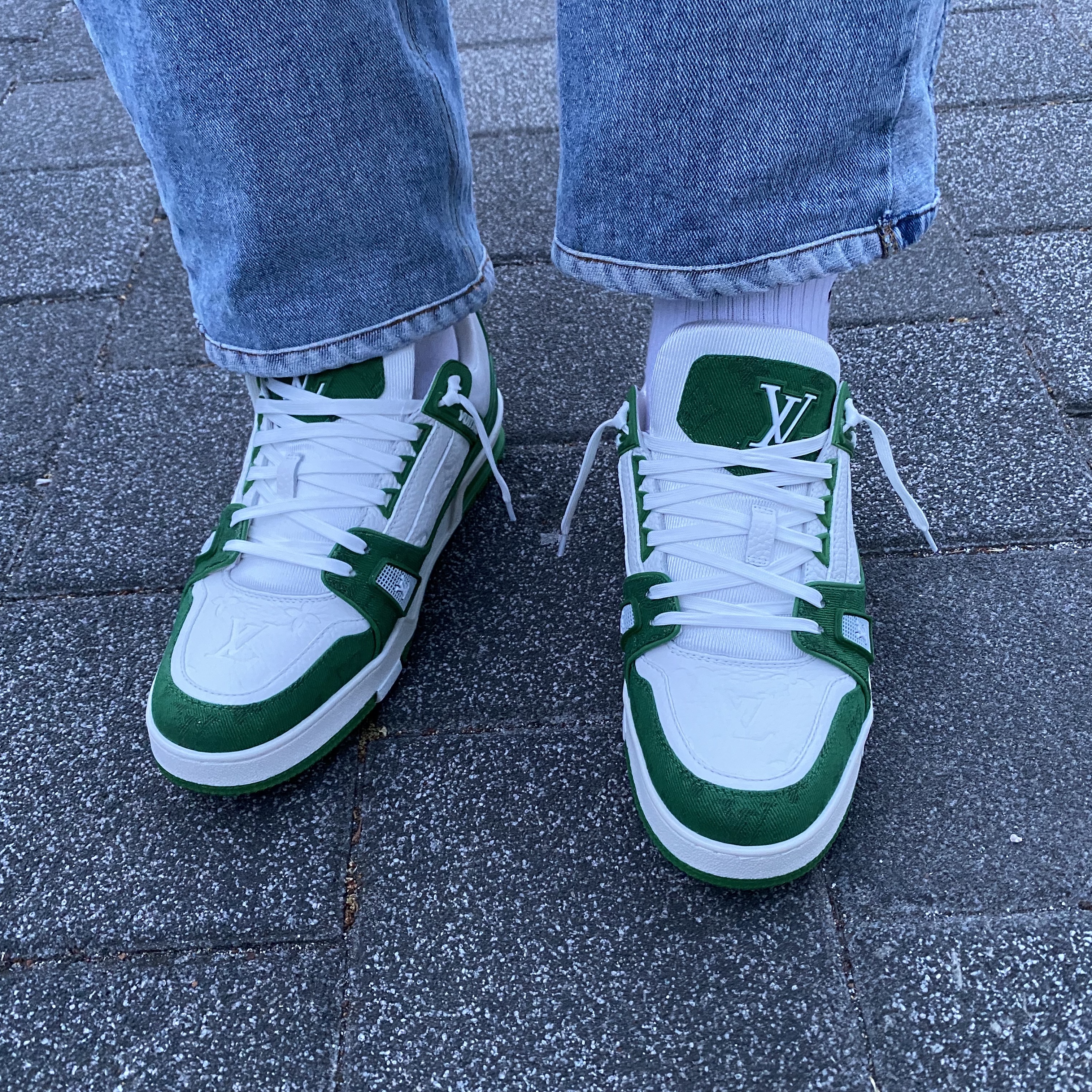 Louis Vuitton LV Trainer Sneakers Monogram Denim Green 착용 스타일 - 1