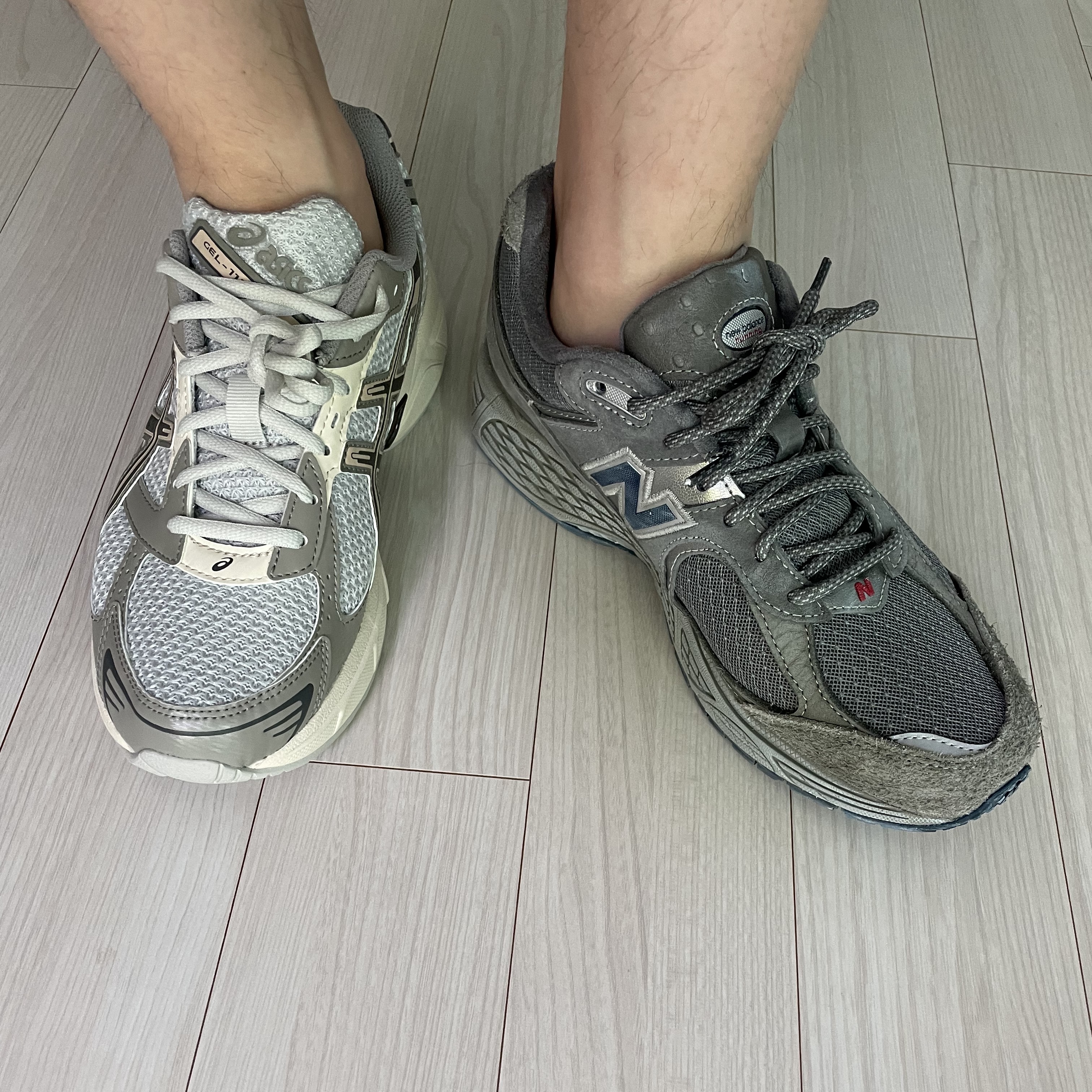 New Balance 2002R Premium Vintage Grey, Asics x I4P Gel-1130 Glacier Grey Mink 착용 스타일 - 2