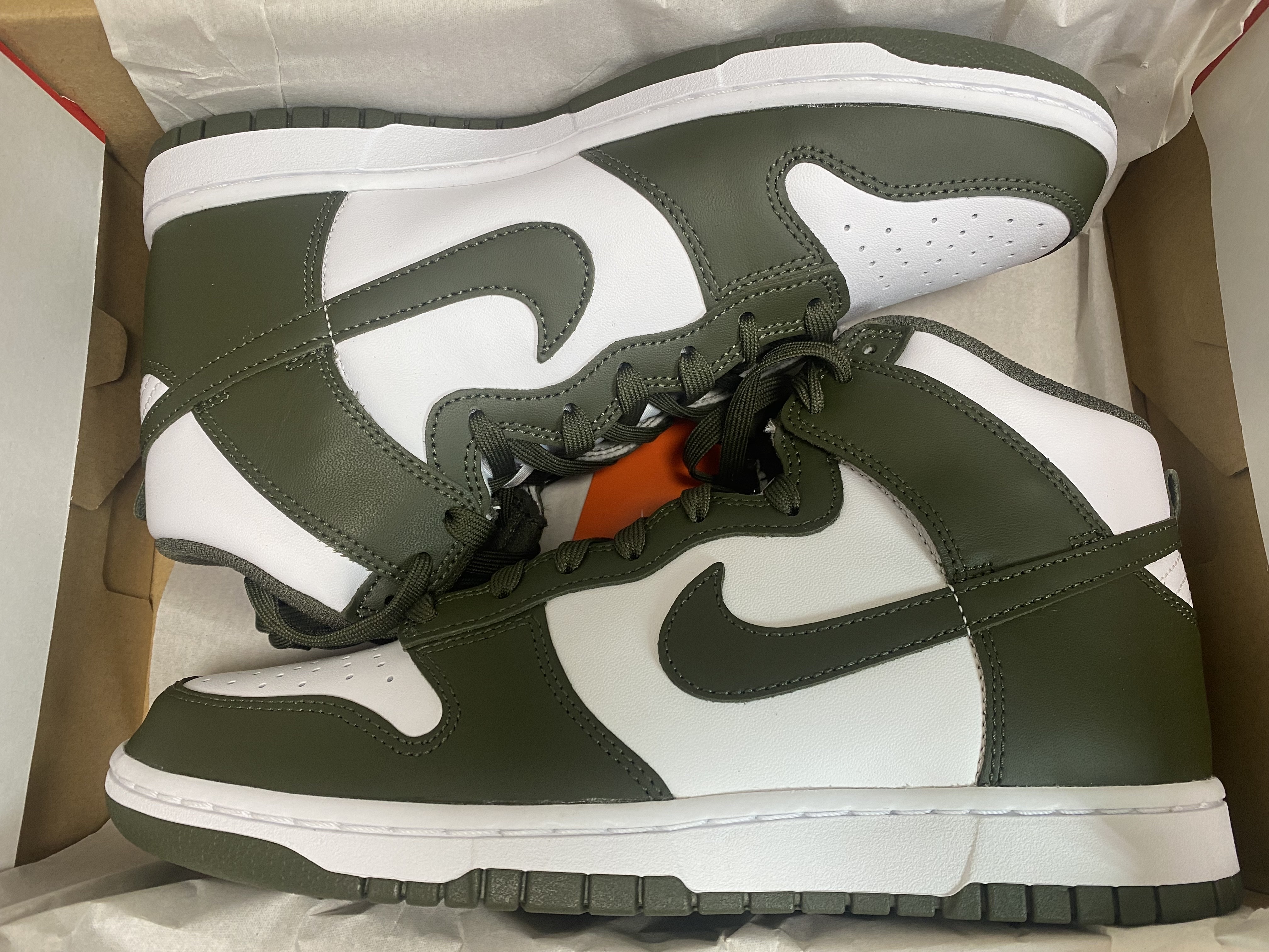 Nike Dunk High Retro Championship Khaki 착용 스타일
