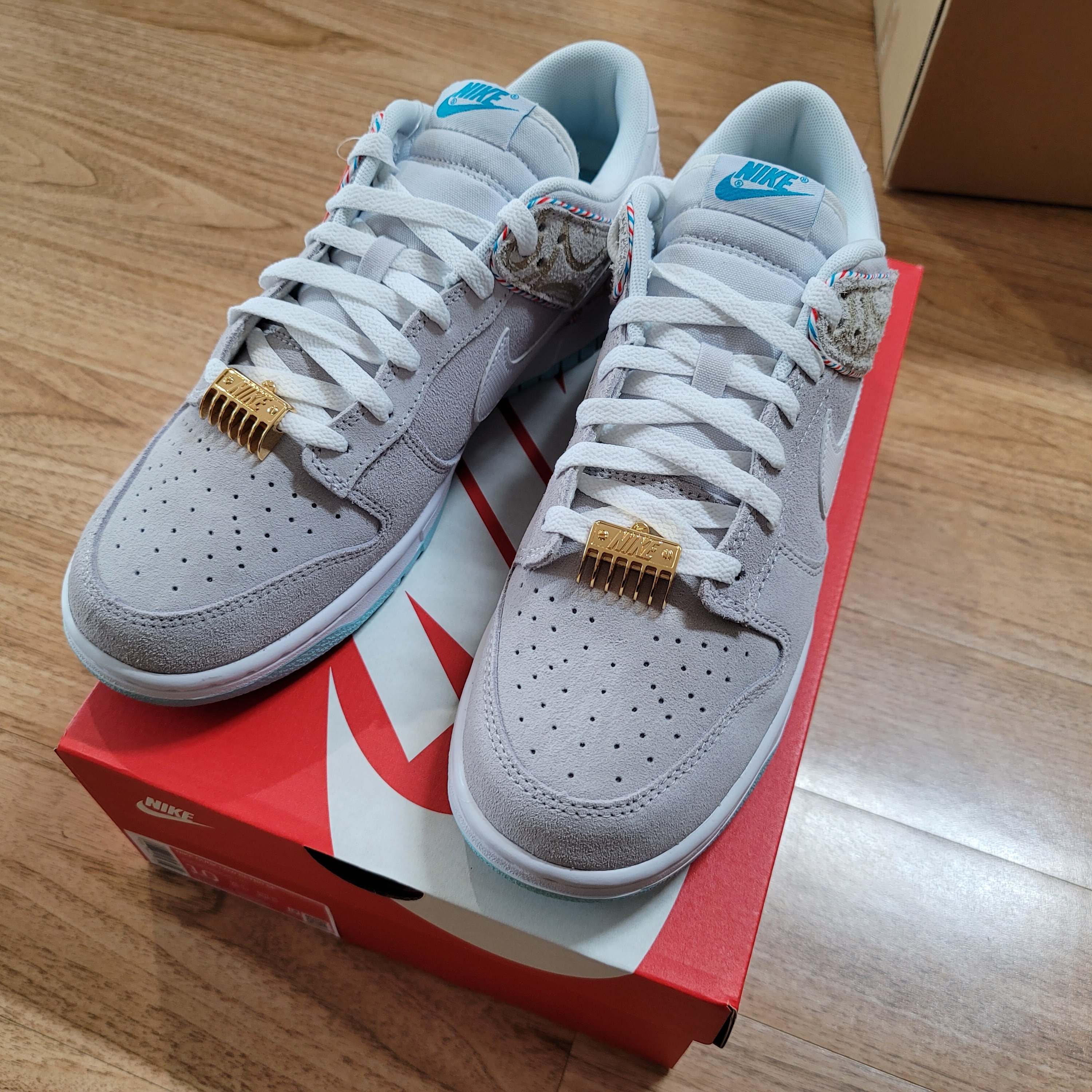 Nike Dunk Low Retro SE Barber Shop Grey 착용 스타일 - 1