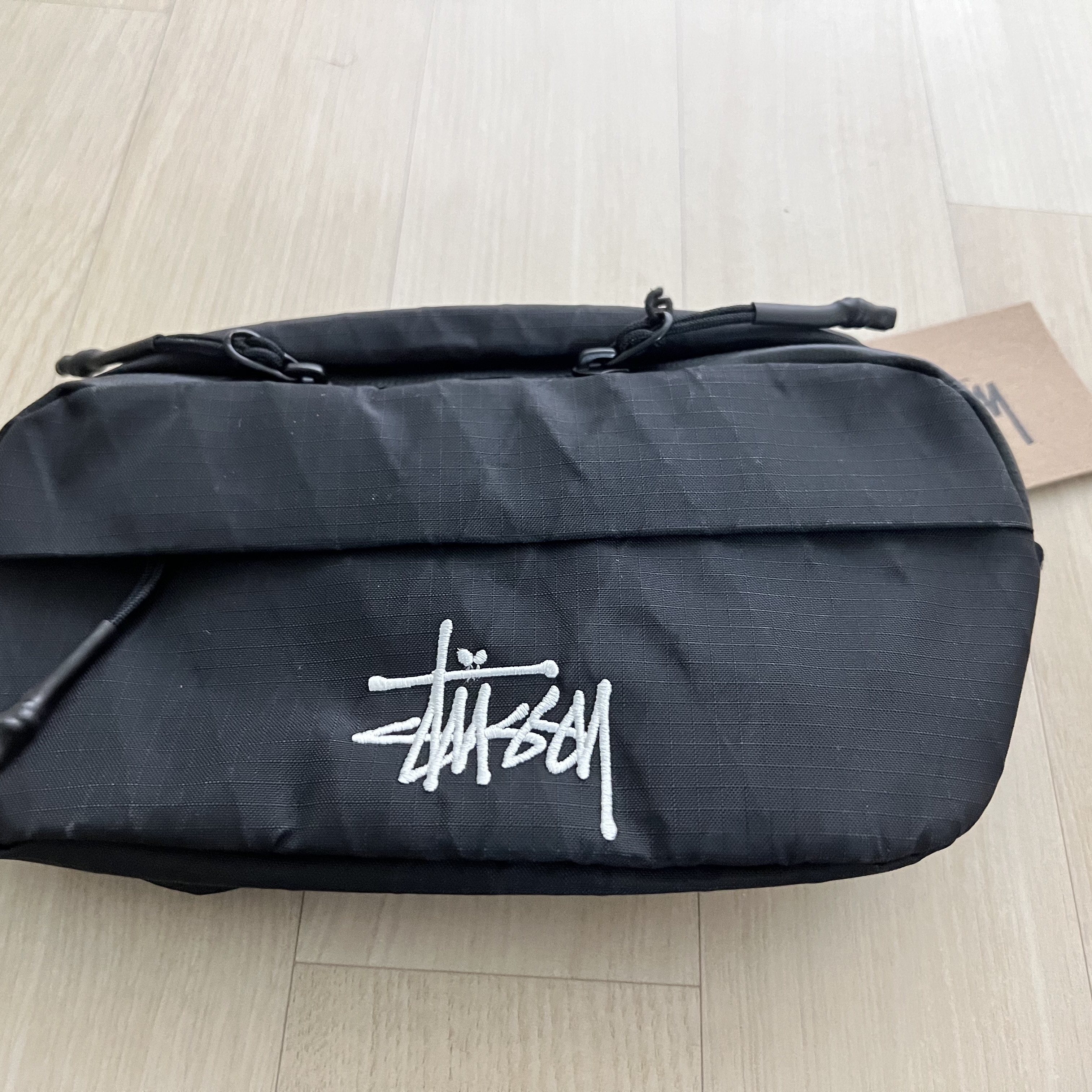 Stussy Waist Pack White 착용 스타일