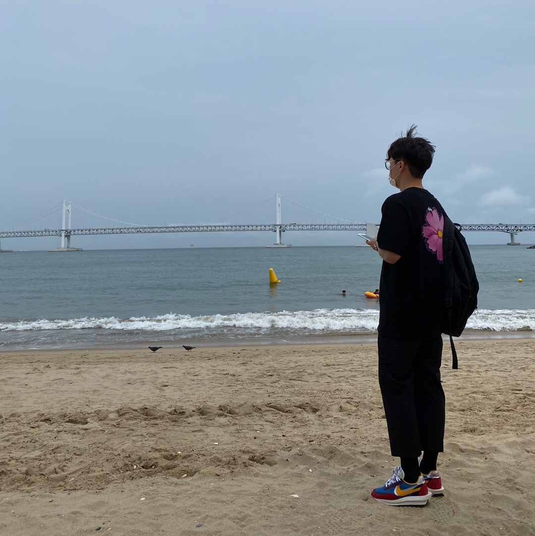 Nike x Sacai LDWaffle Blue Multi, Stussy Cosmos T-Shirt Black 착용 스타일