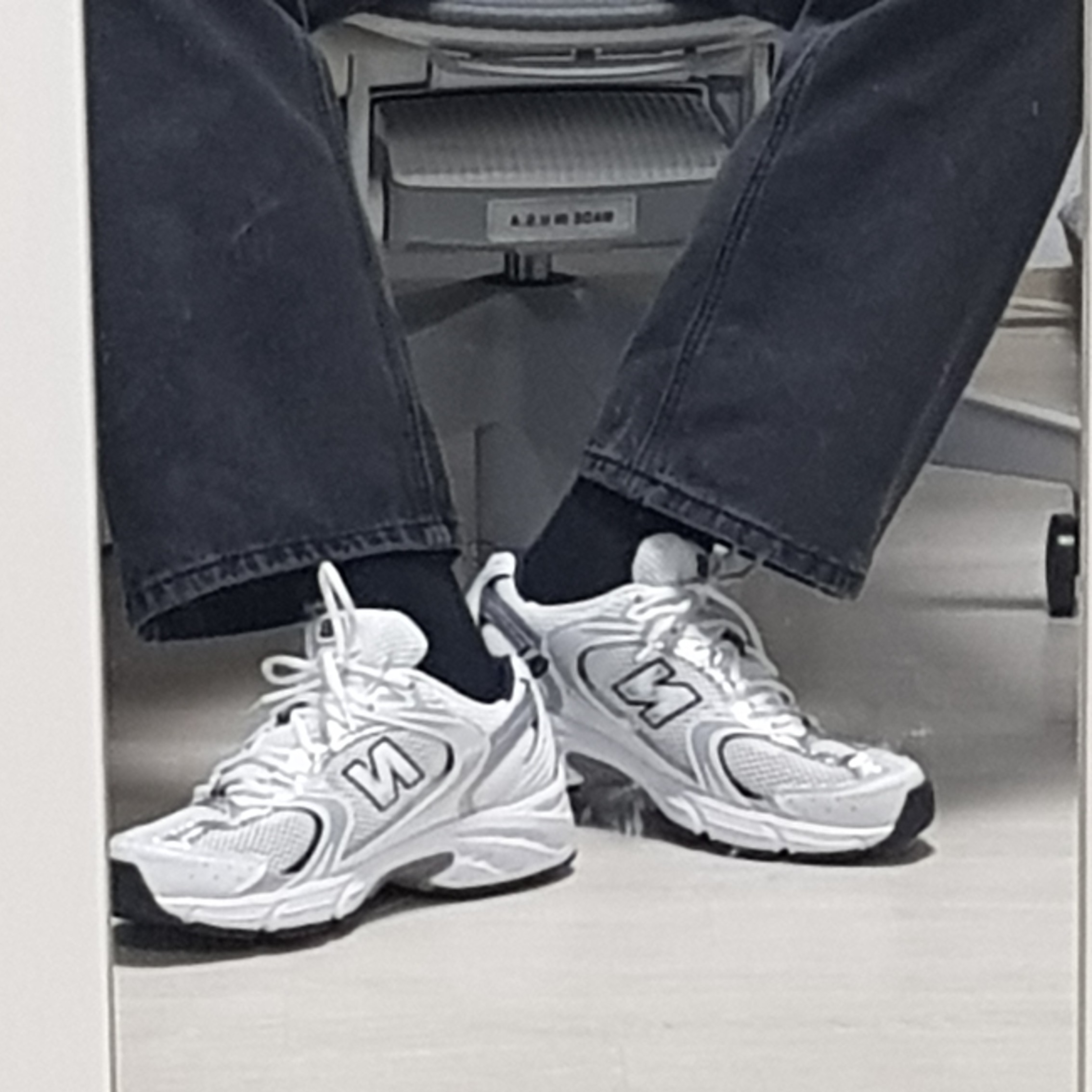 New Balance 530 White 착용 스타일 - 2