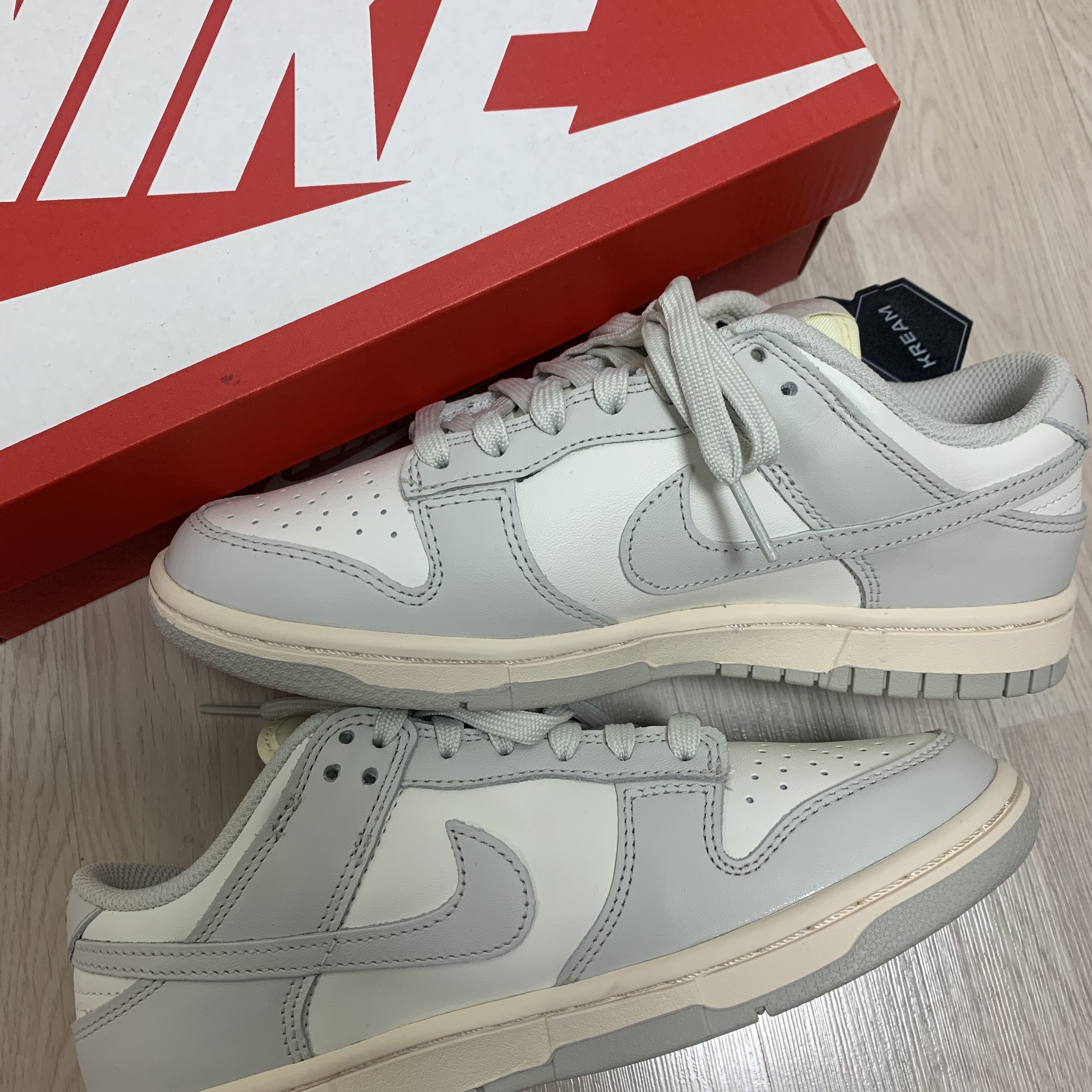(W) Nike Dunk Low Light Bone 착용 스타일 - 1