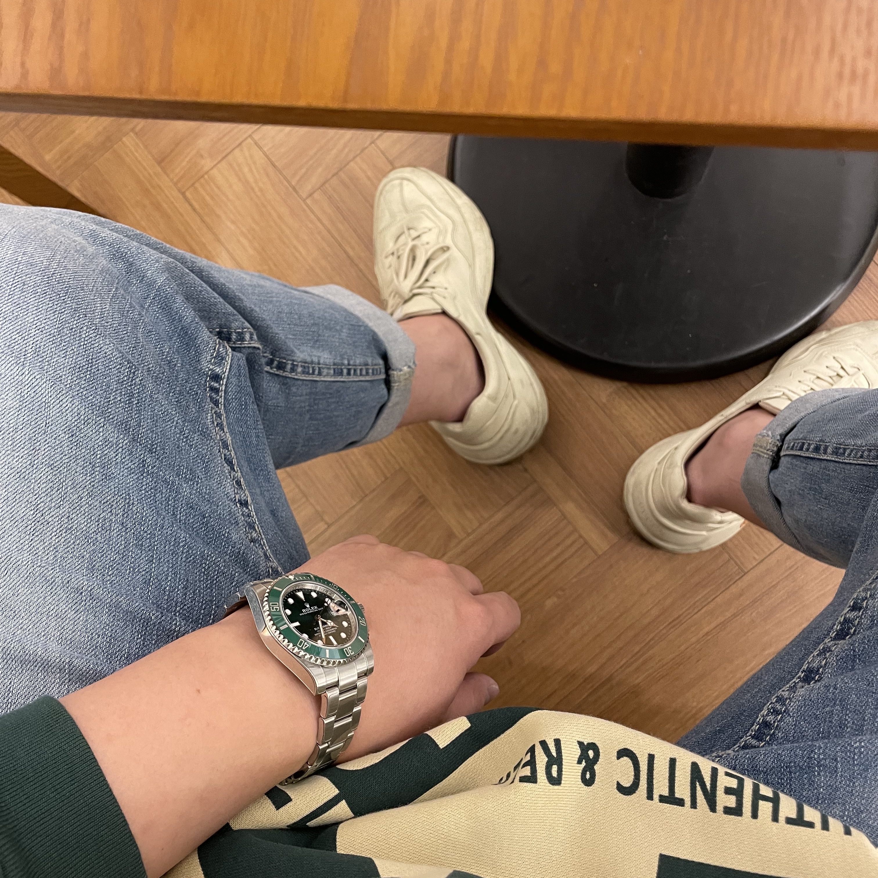Gucci x Disney Rhyton Mickey Mouse, Rolex Submariner Date 40mm 116610LV Green Oyster 착용 스타일