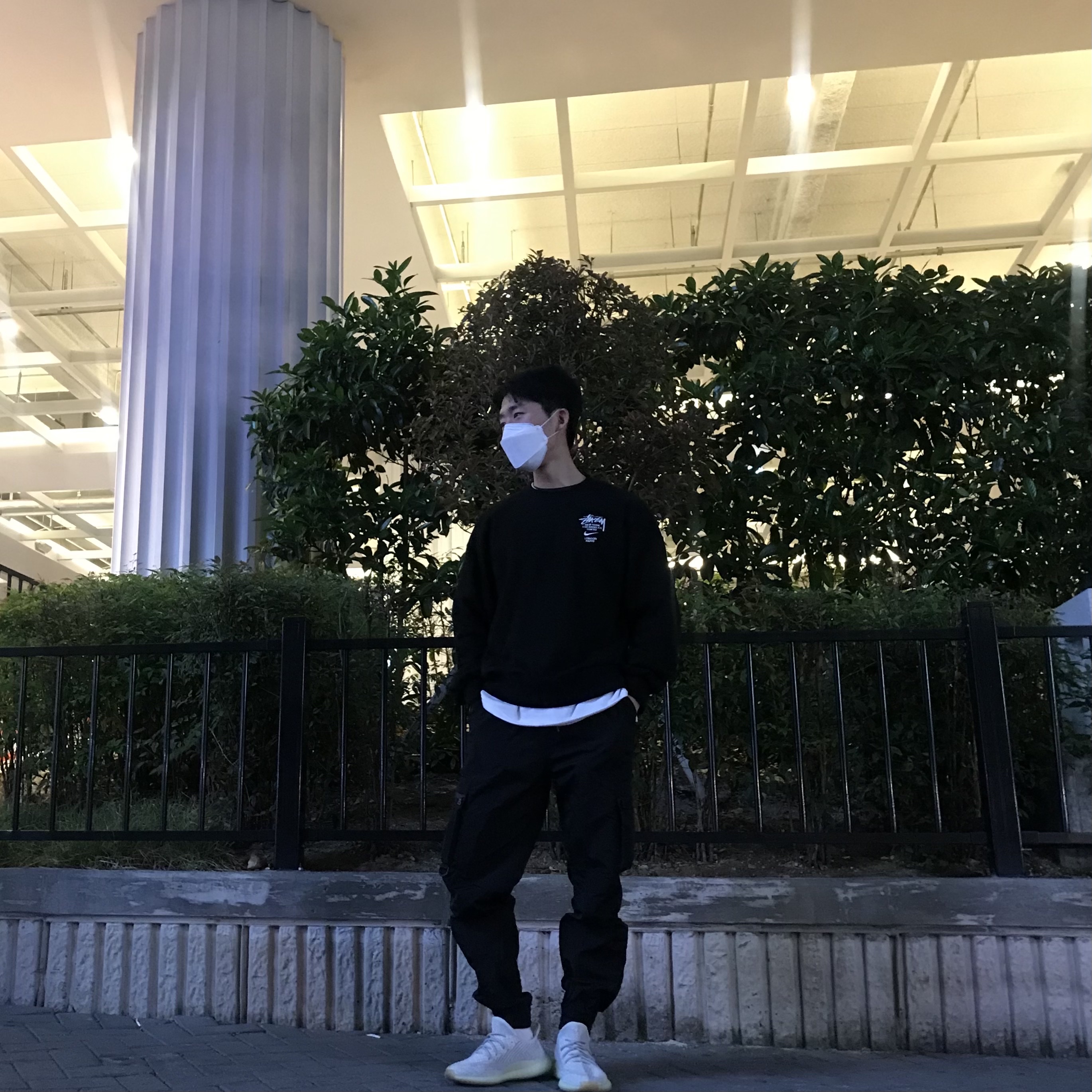 Adidas Yeezy Boost 350 V2 Yeshaya - Reflective, Nike x Stussy NRG ZR Fleece Crewneck Black - US/EU 착용 스타일