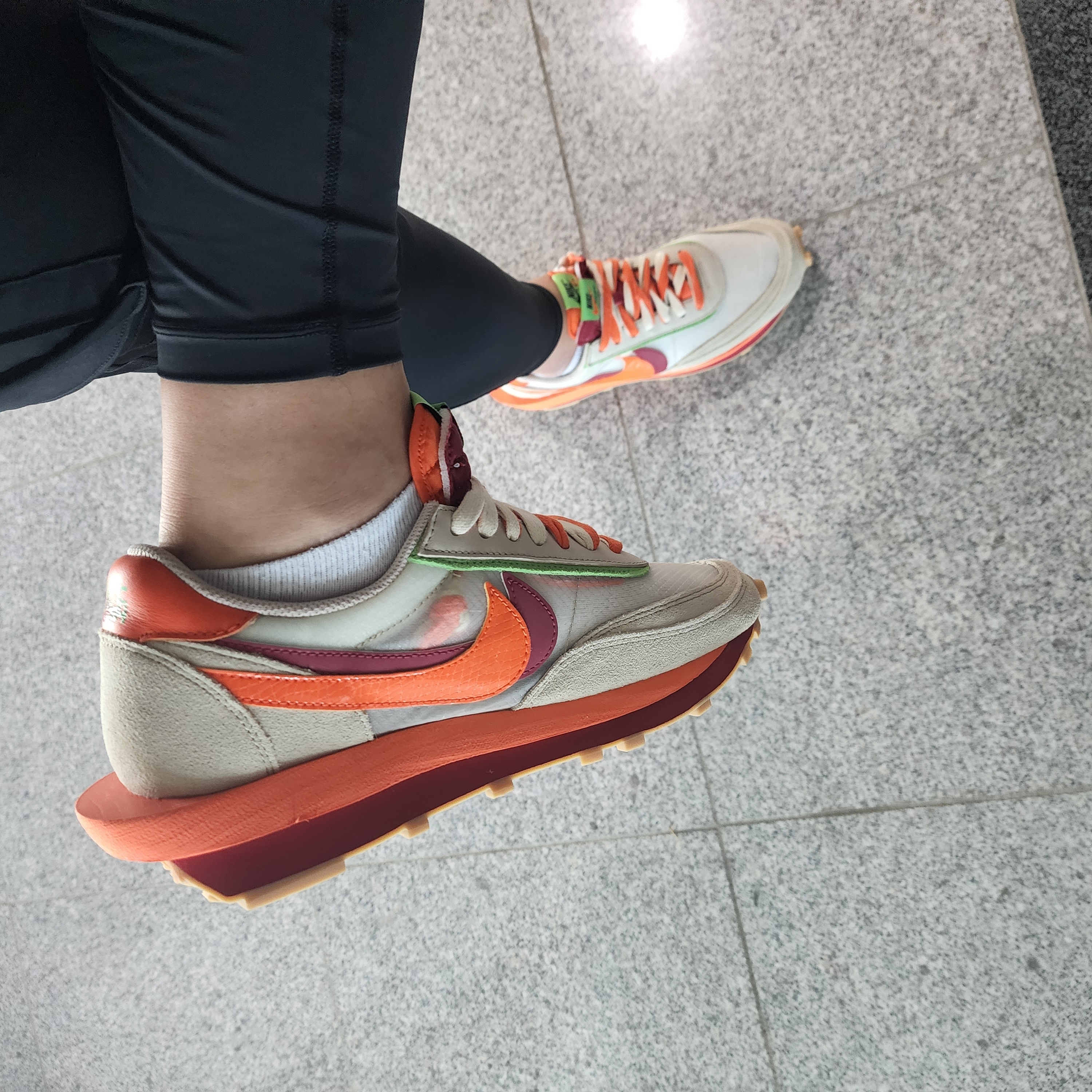 Nike x Sacai x Clot LDWaffle Orange Blaze 착용 스타일 - 2