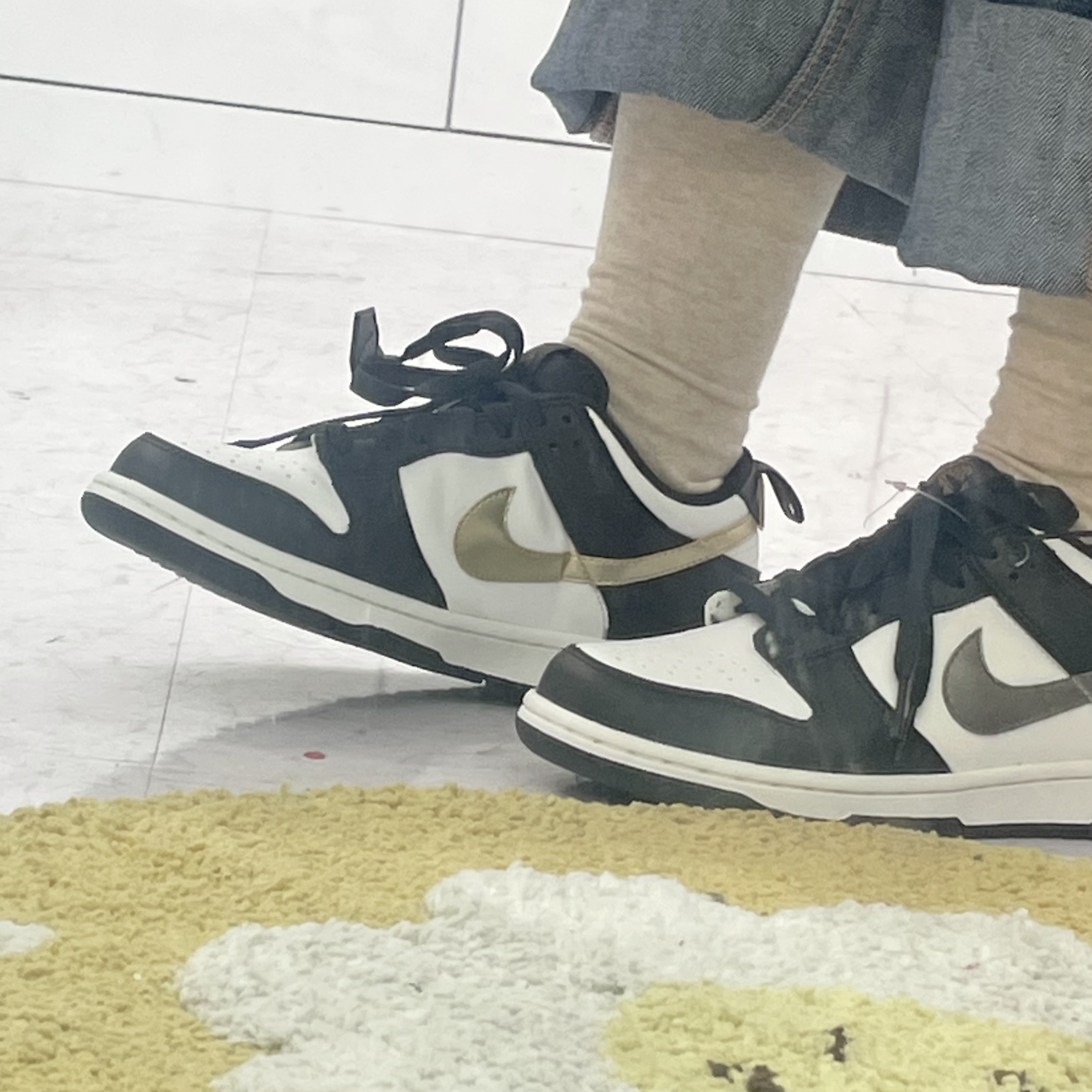 (GS) Nike Dunk Low SE Off Noir Summit White Metallic Pewter 착용 스타일