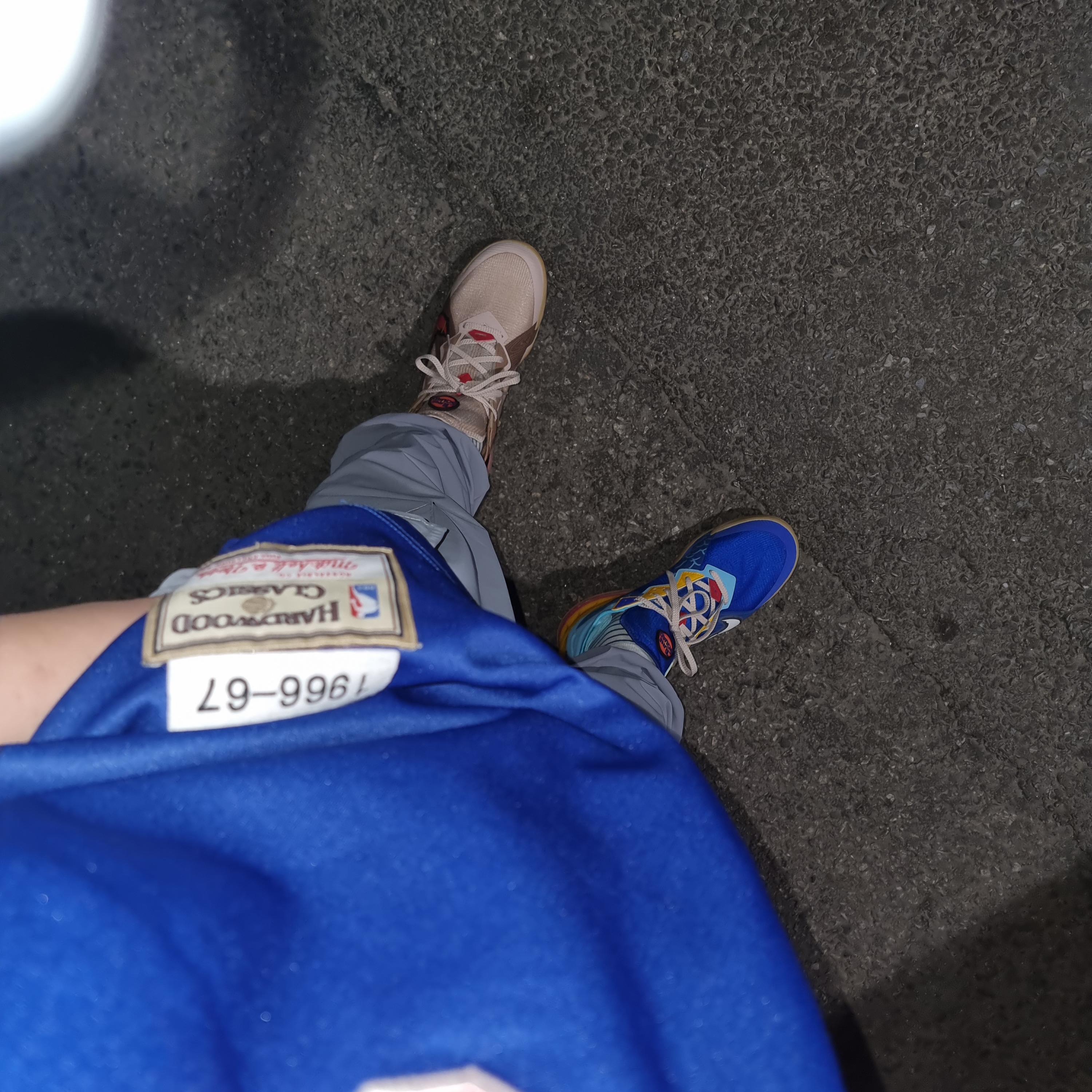 Nike LeBron 18 Low Wile E. vs Roadrunner 착용 스타일 - 1