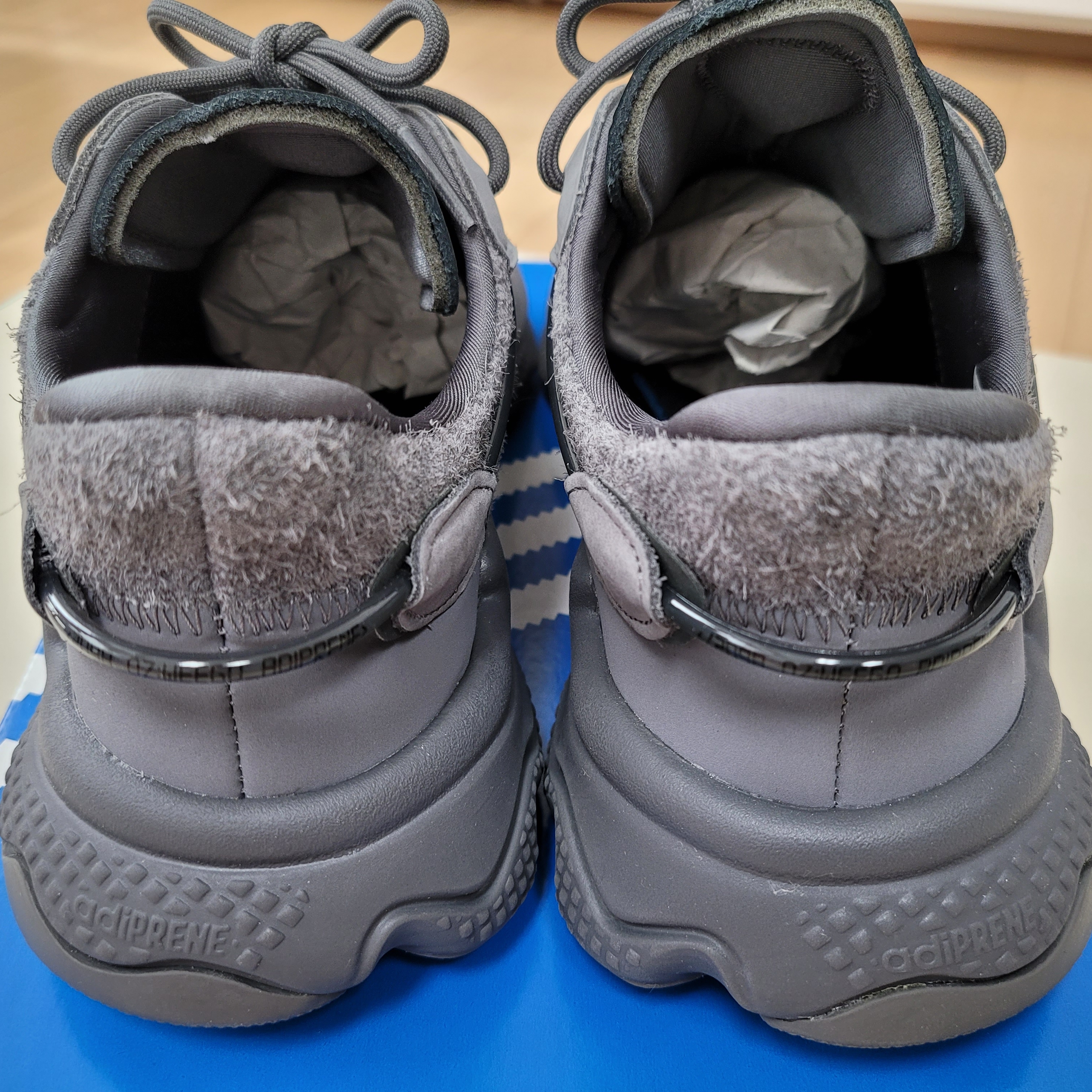 Adidas Ozweego Grey 착용 스타일 - 4