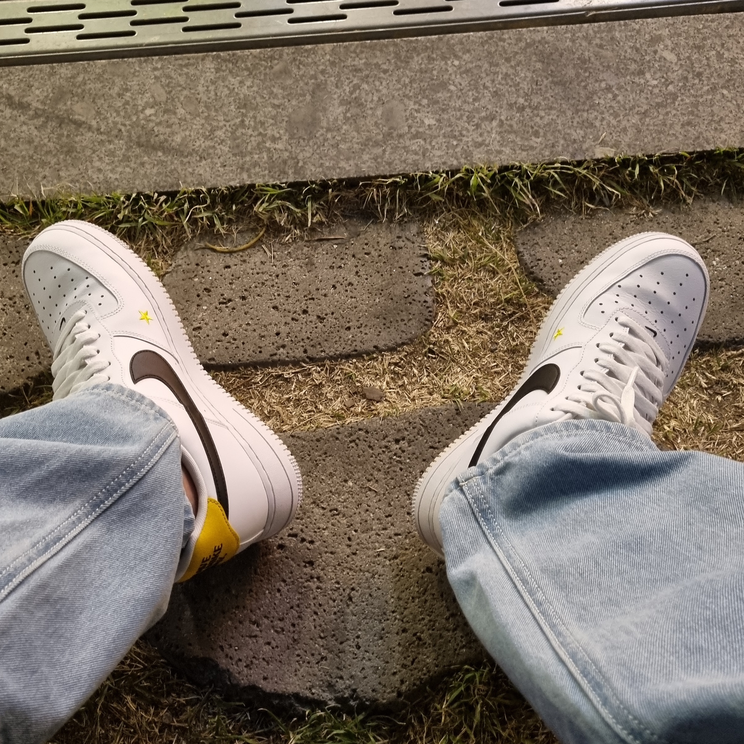 Nike Air Force 1 '07 LV8 2 Have a Nike Day 착용 스타일