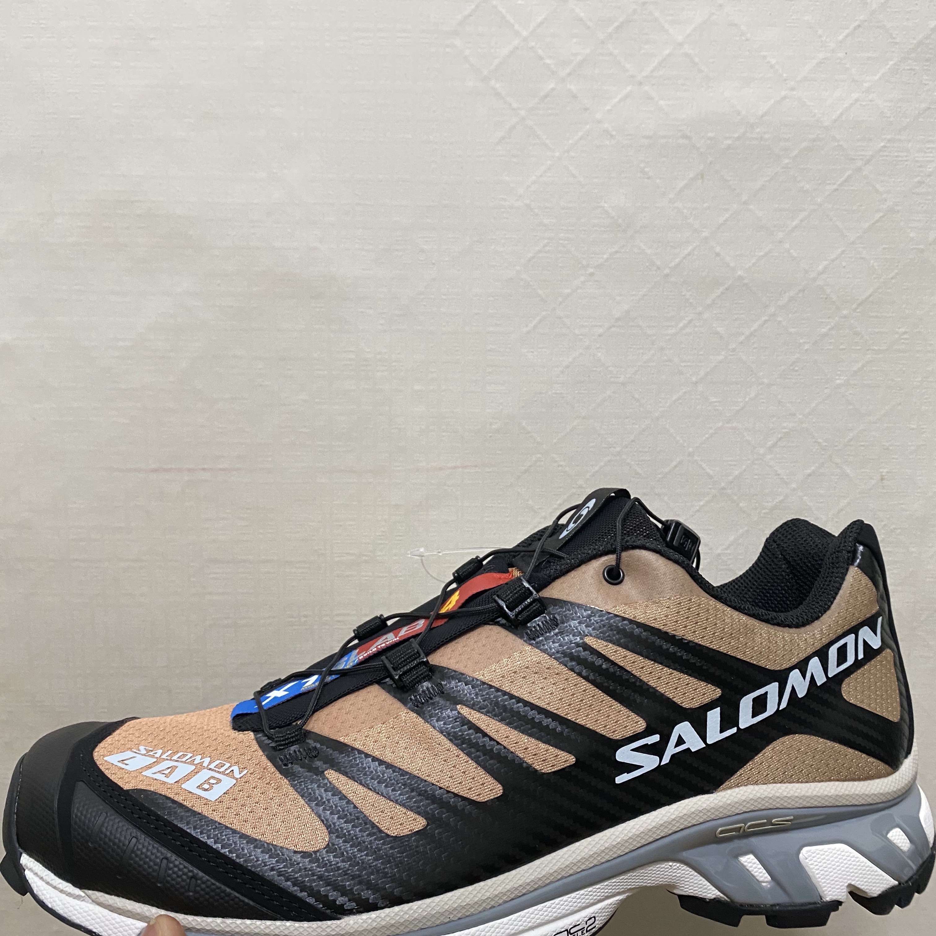 Salomon XT-4 Tobacco Brown 착용 스타일 - 3