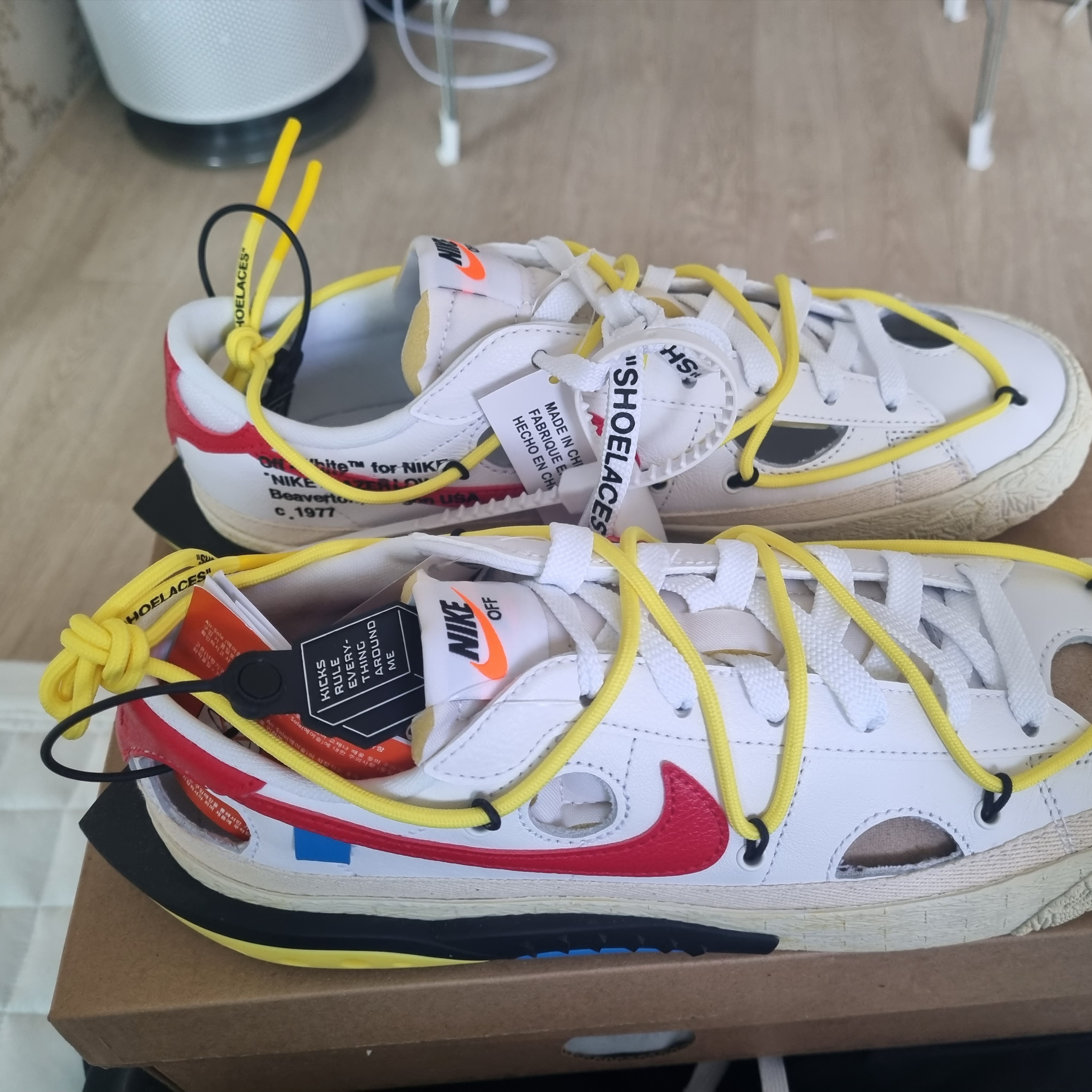 Nike x Off-White Blazer Low '77 White and University Red 착용 스타일