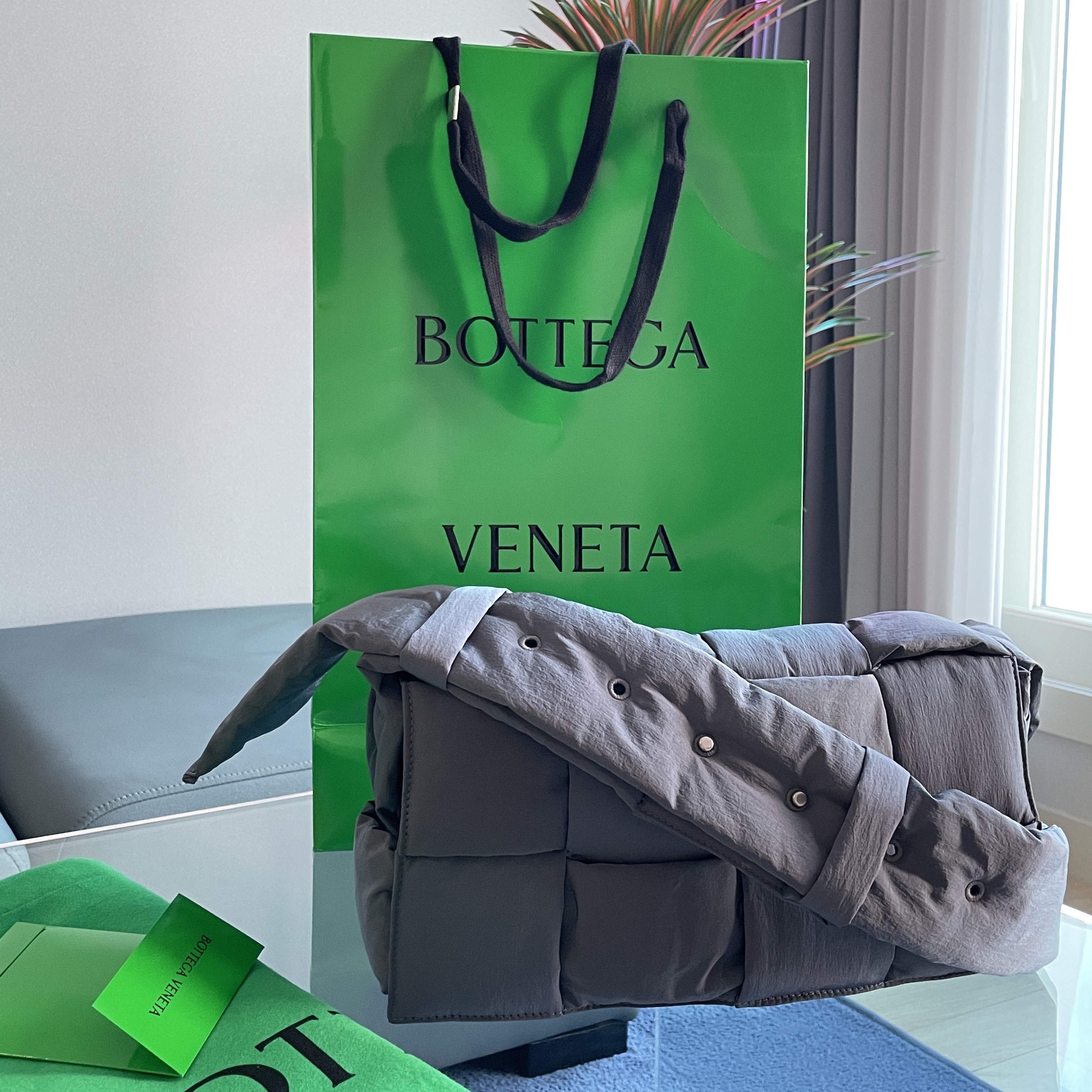 Bottega Veneta Padded Tech Cassette Thunder 착용 스타일 - 2