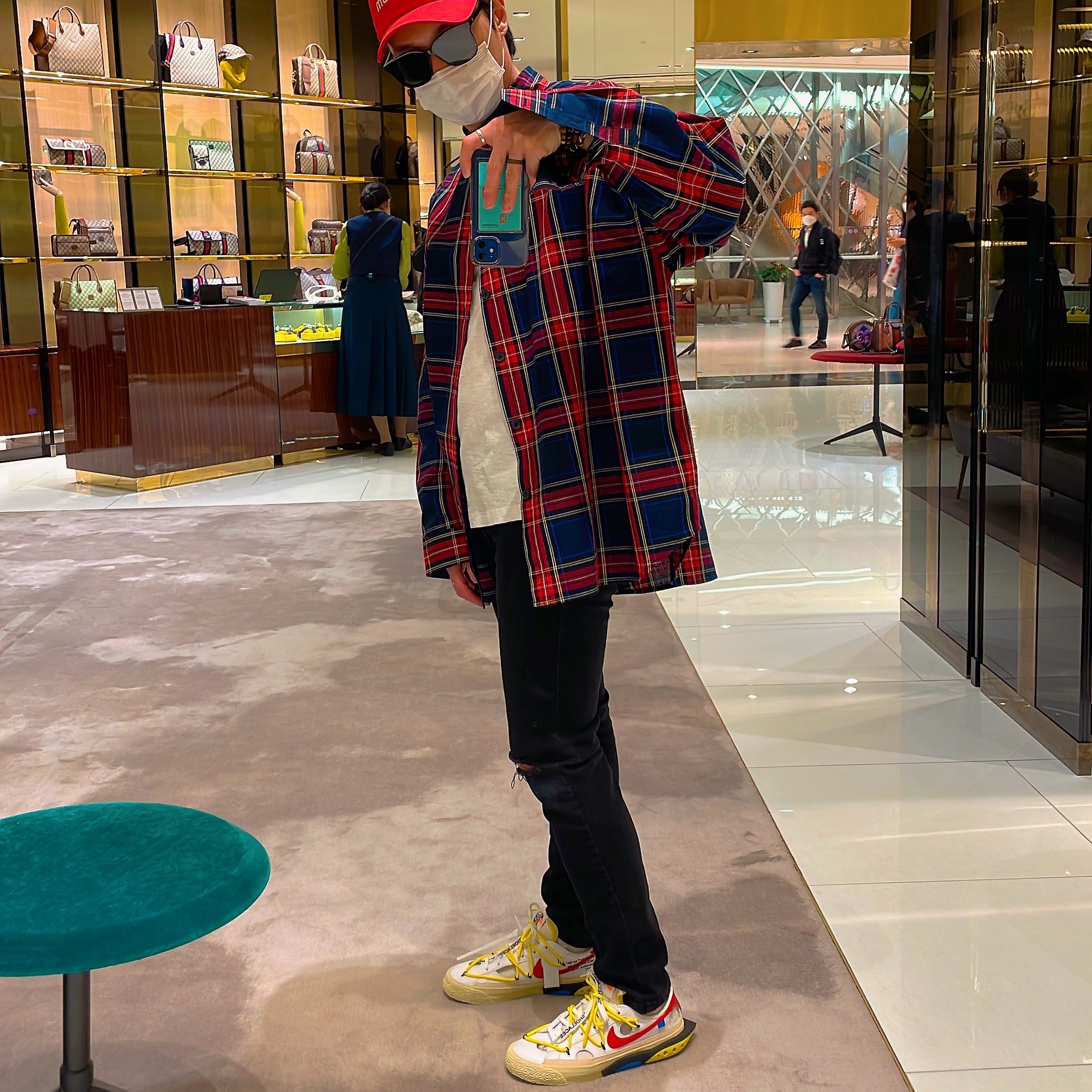 Nike x Off-White Blazer Low '77 White and University Red 착용 스타일