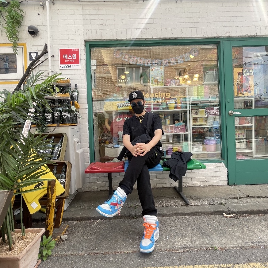 Bottega Veneta Padded Tech Cassette Black, Jordan 1 x Off-White Retro High University Blue 착용 스타일