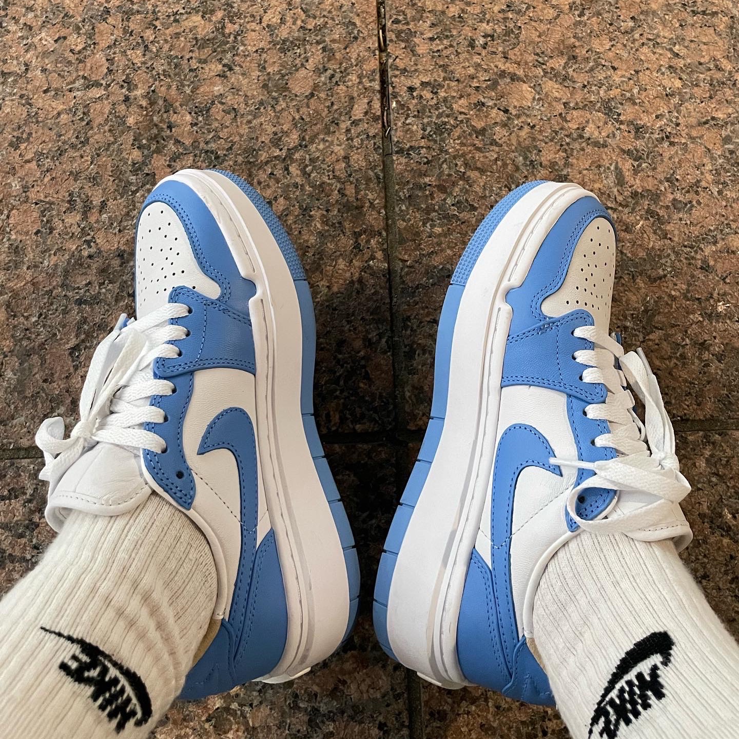 (W) Jordan 1 Elevate Low SE University Blue, IAB Studio Woven Hoodie Black 착용 스타일 - 2