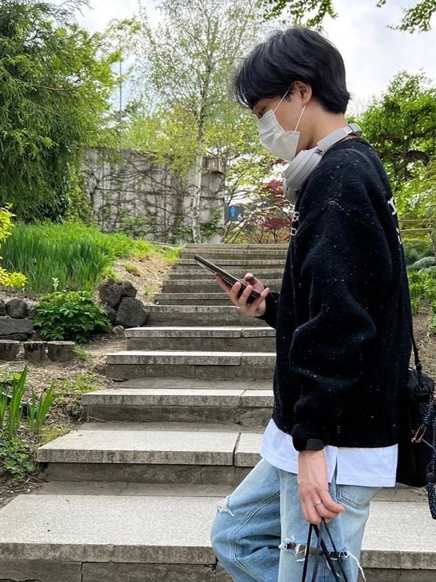 IAB Studio Knit Black, Ader Error x Eastpak Shoulder Bag Black 착용 스타일 - 2