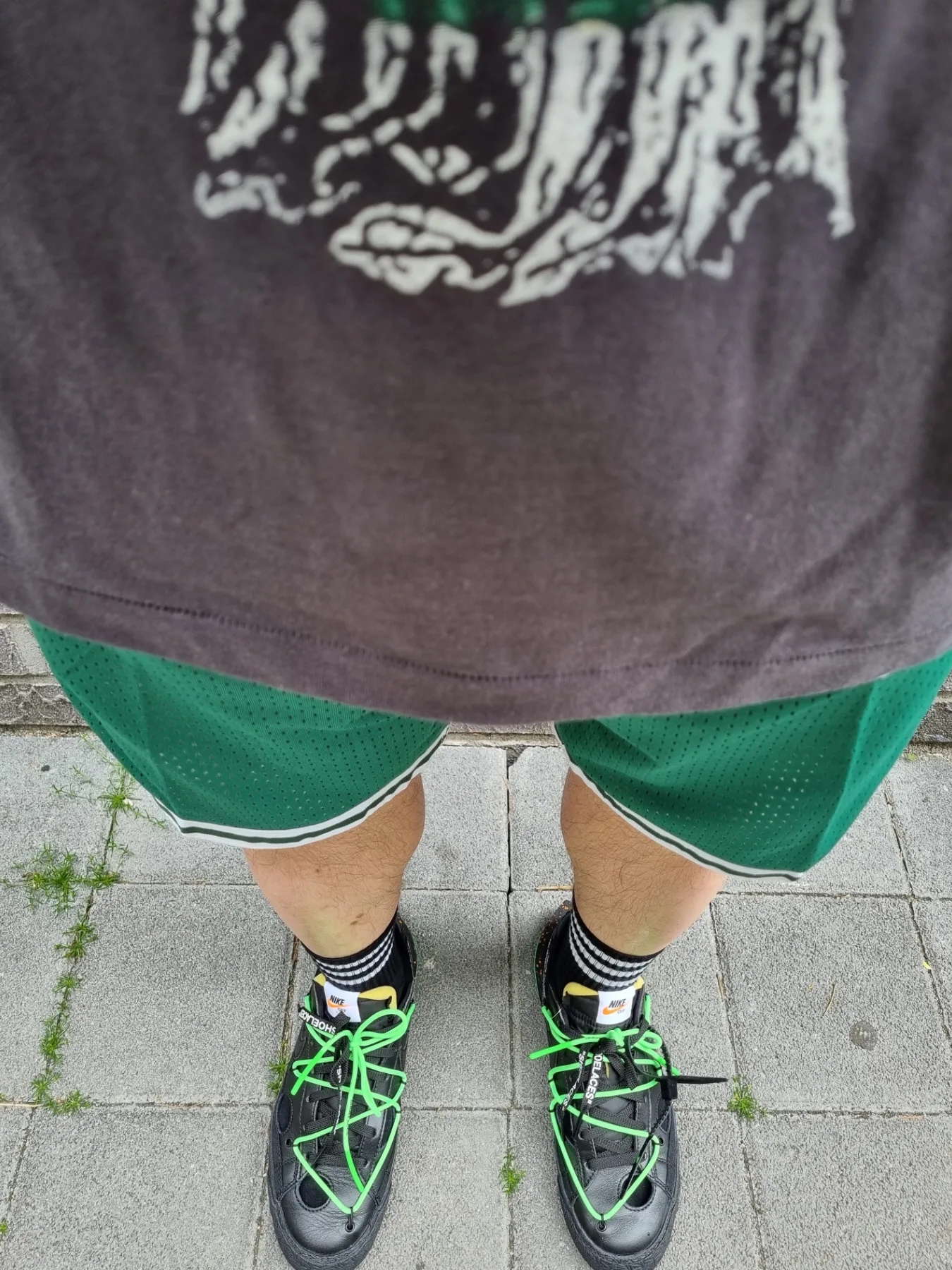 Nike x Off-White Blazer Low '77 Black and Electro Green 착용 스타일 - 4