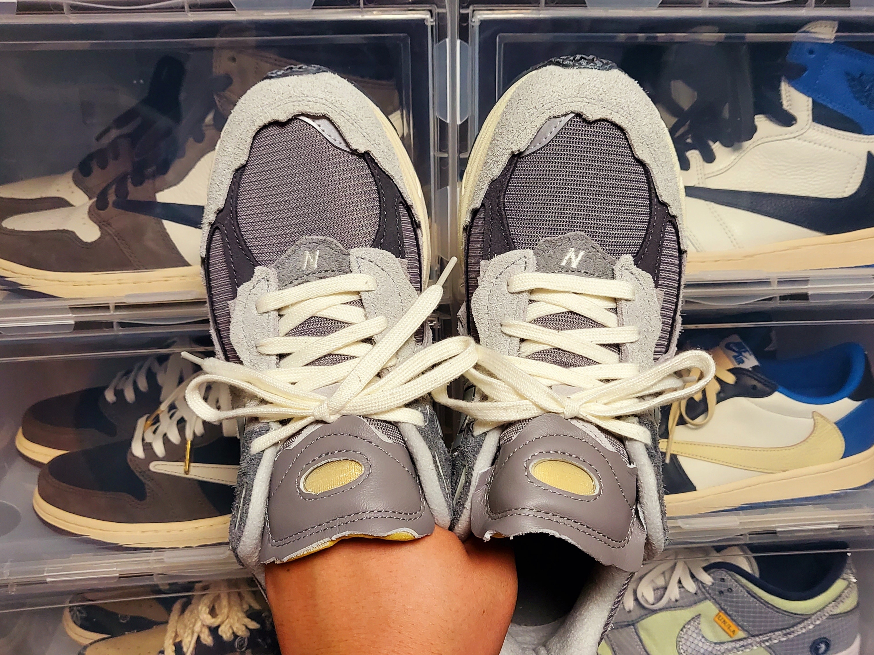 New Balance 2002R Protection Pack Rain Cloud 착용 스타일 - 5