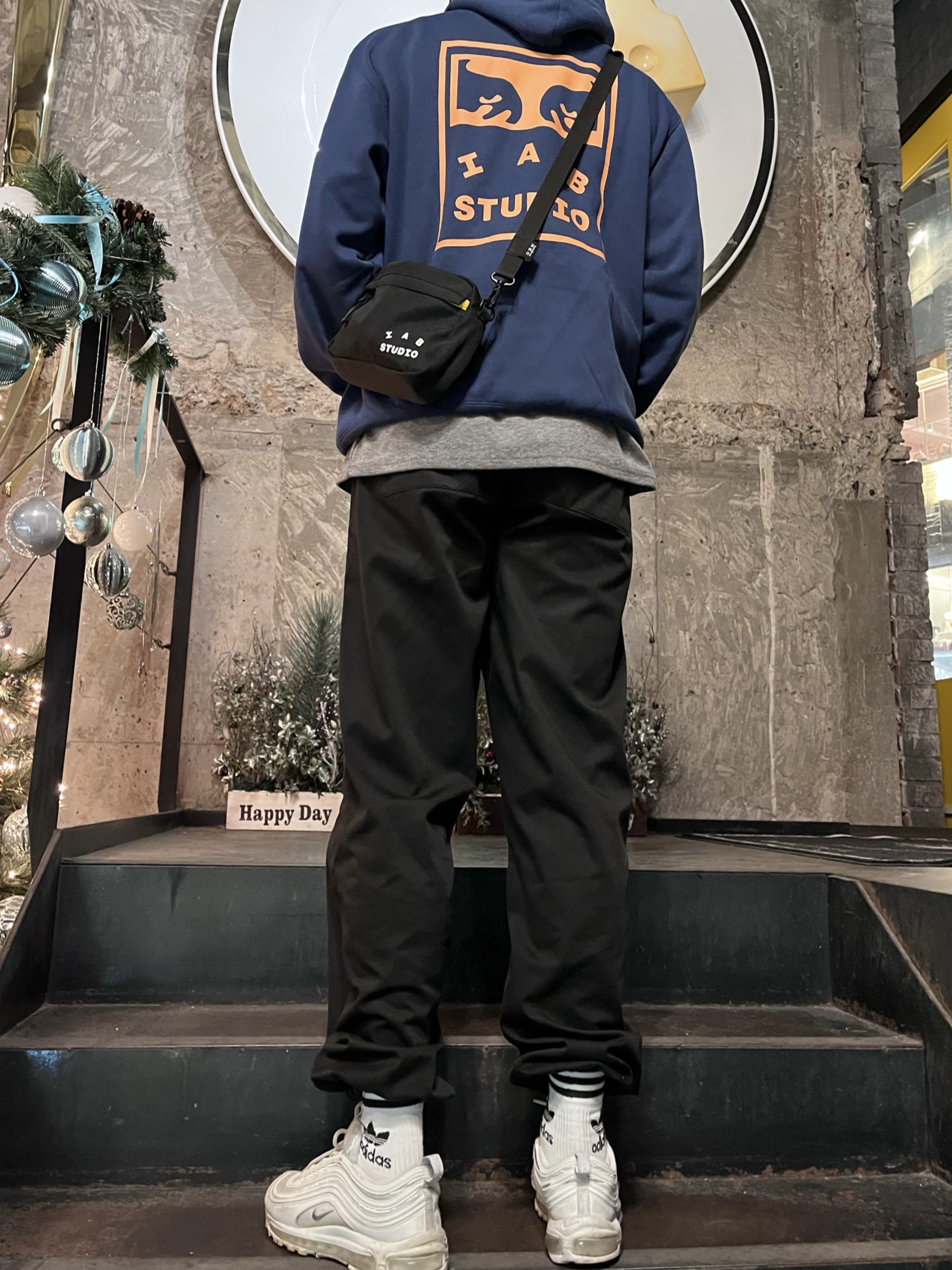 IAB Studio x Obey Eyes Icon Hoodie Oceana, IAB Studio x Doosan Infracore T-Shirt Dark Gray 착용 스타일