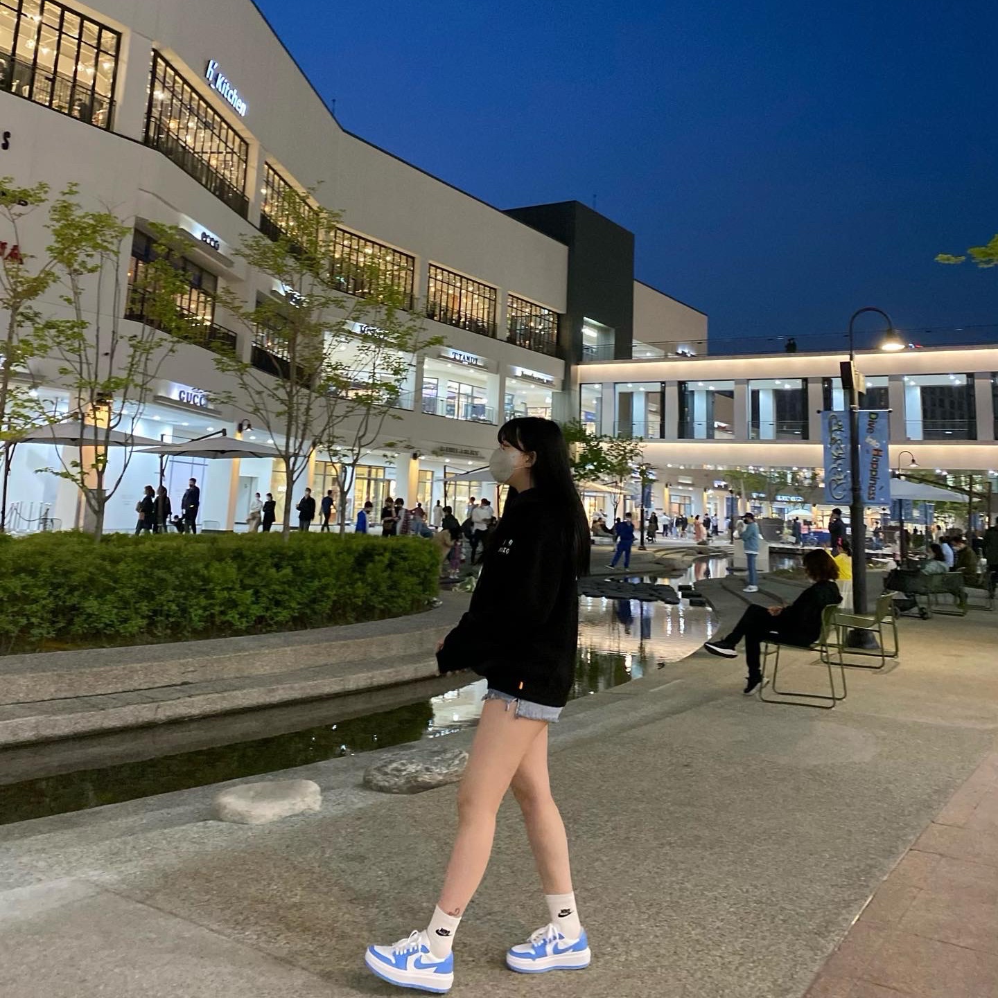 (W) Jordan 1 Elevate Low SE University Blue, IAB Studio Woven Hoodie Black 착용 스타일 - 1