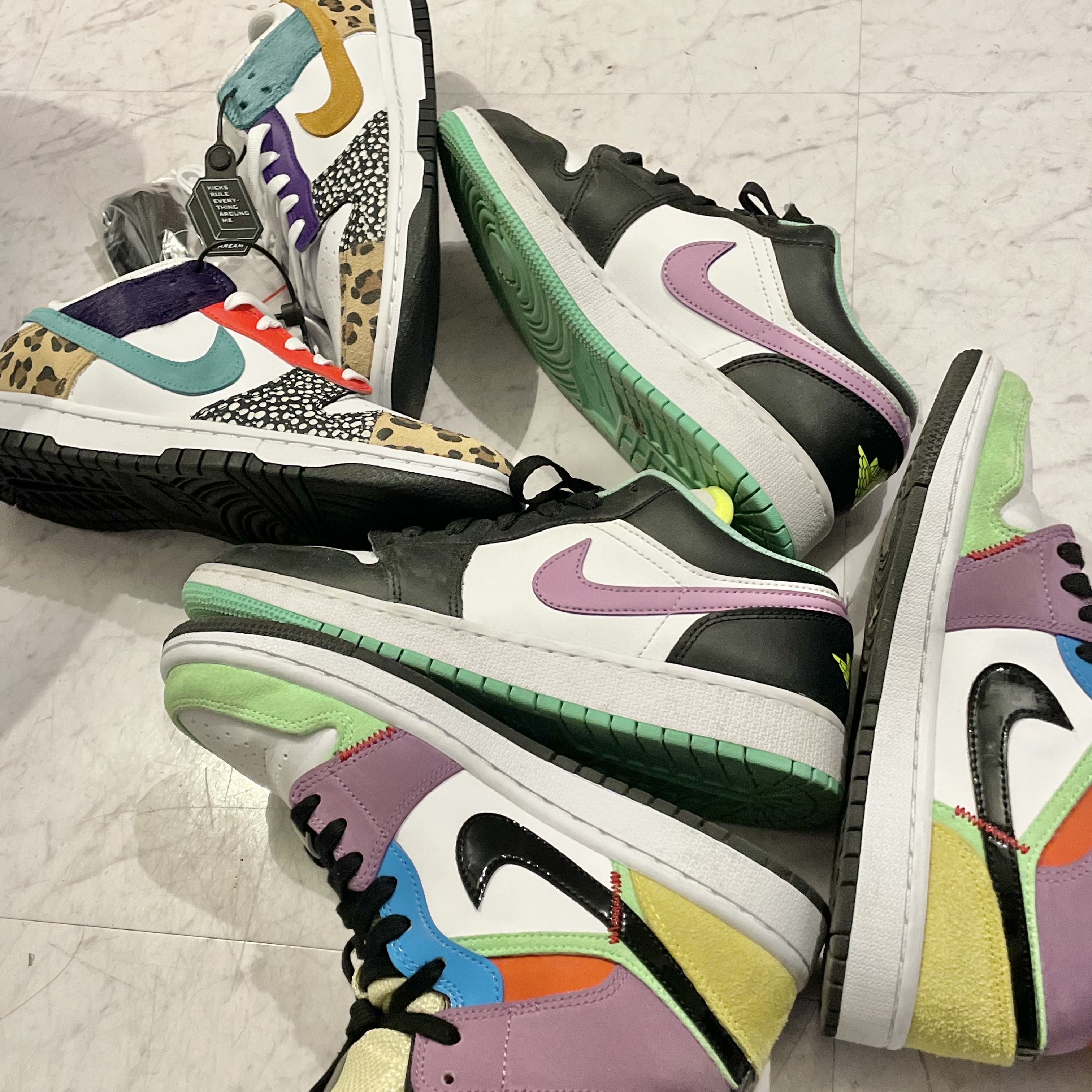 (W) Jordan 1 Mid SE Multi-Color Lightbulb, (GS) Jordan 1 Low Green Glow Purple Shock 착용 스타일
