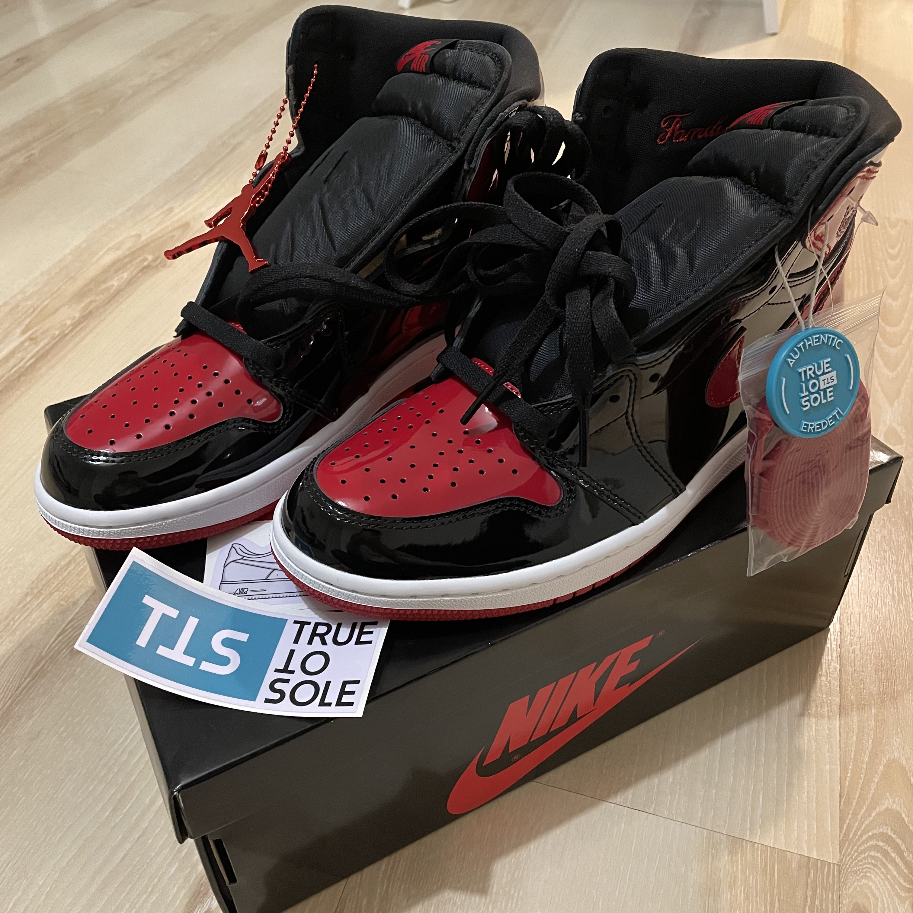 Jordan 1 Retro High OG Patent Bred 착용 스타일 - 1