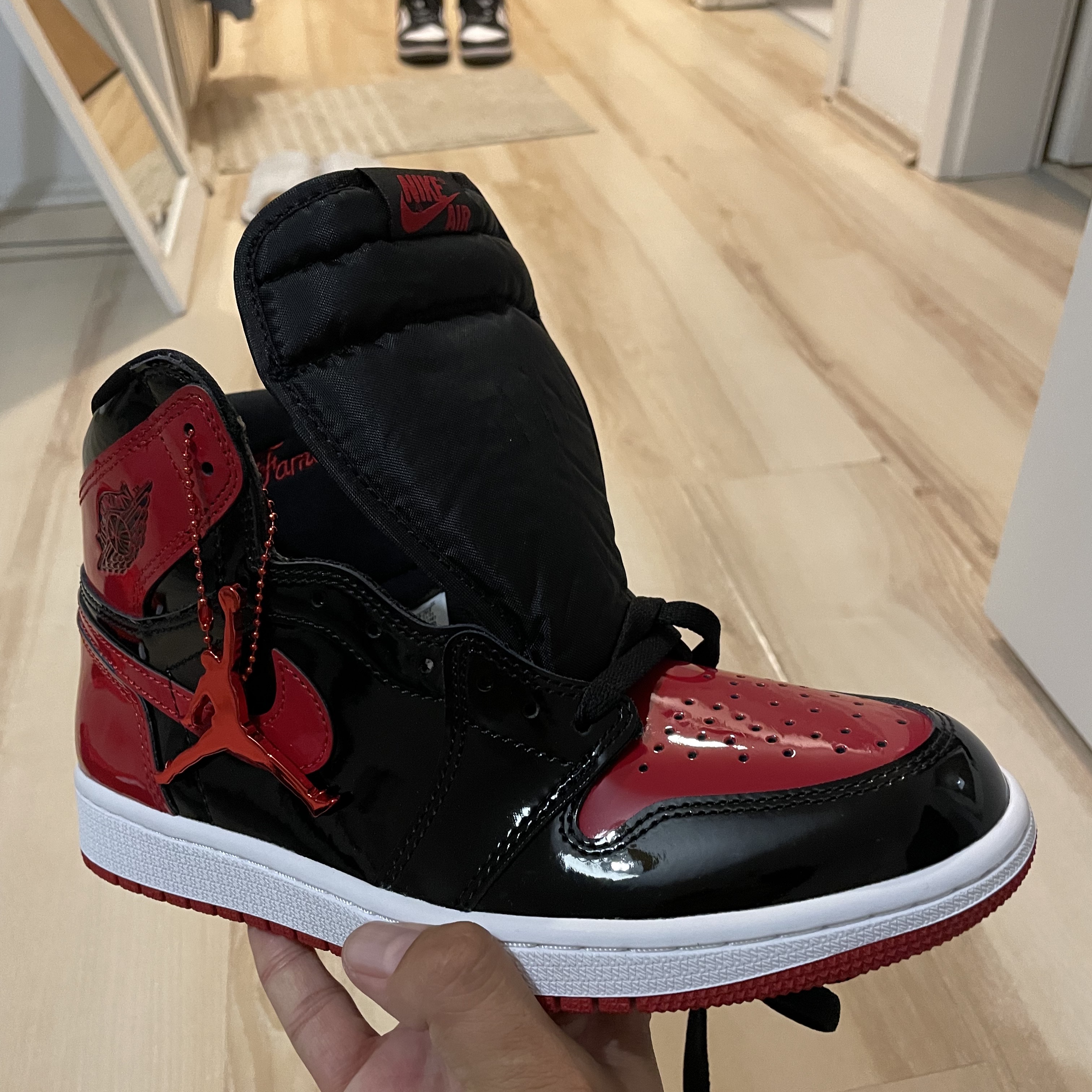 Jordan 1 Retro High OG Patent Bred 착용 스타일 - 2