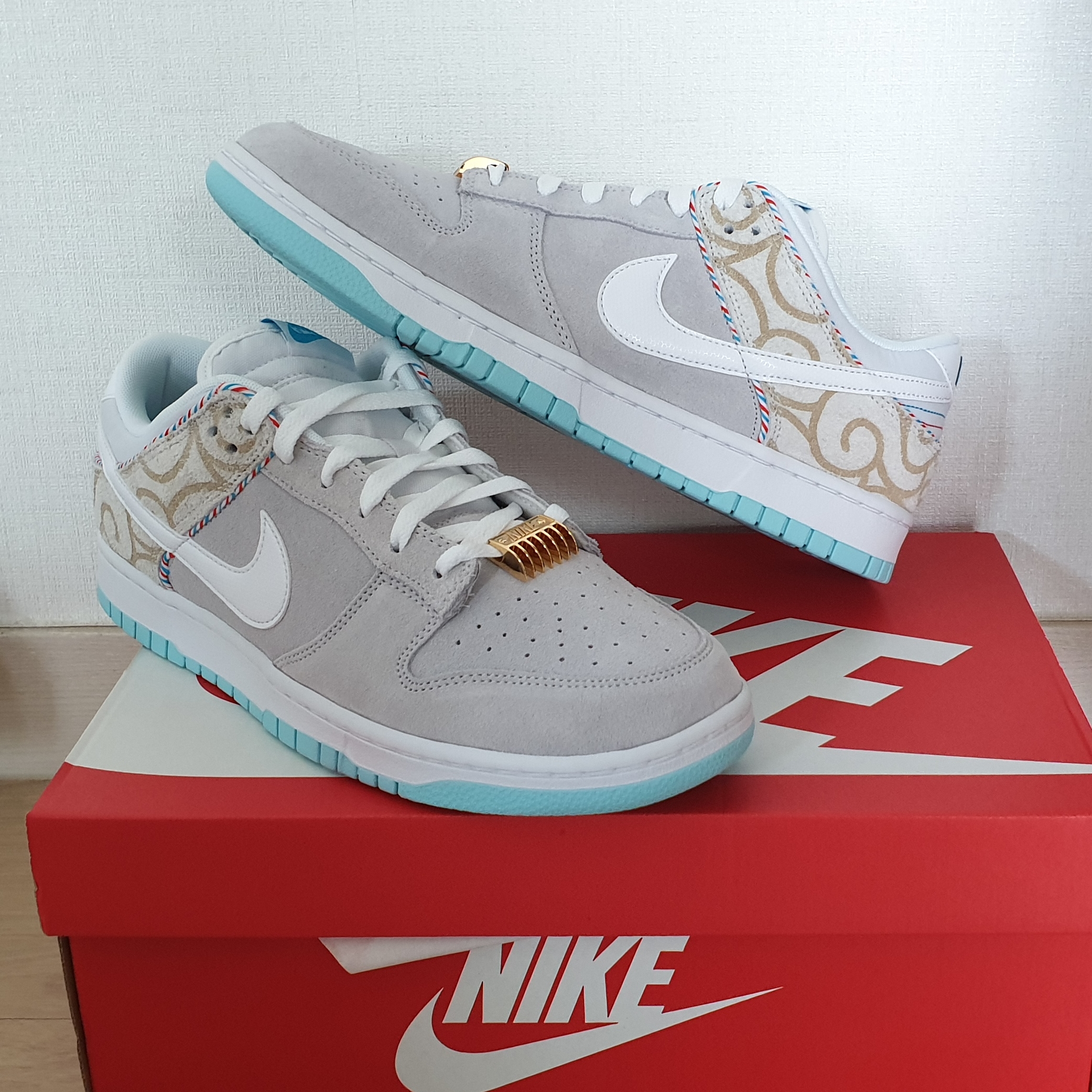 Nike Dunk Low Retro SE Barber Shop Grey 착용 스타일 - 2