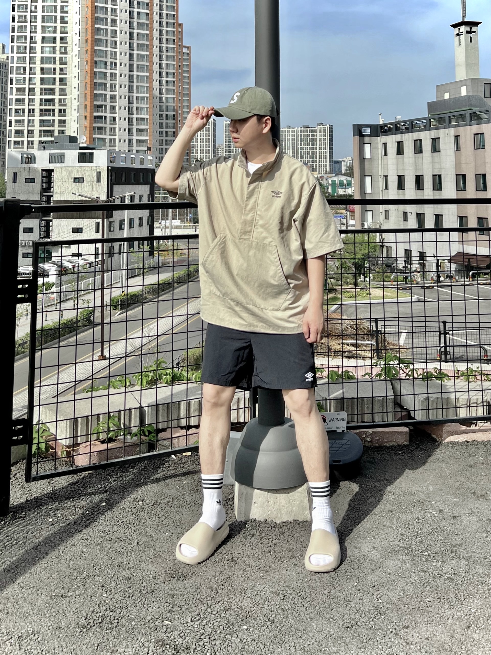 Supreme Kevlar Denim S Logo 6-Panel Olive - 22SS, Adidas Yeezy Slide Pure - Re-Release Ver. 착용 스타일