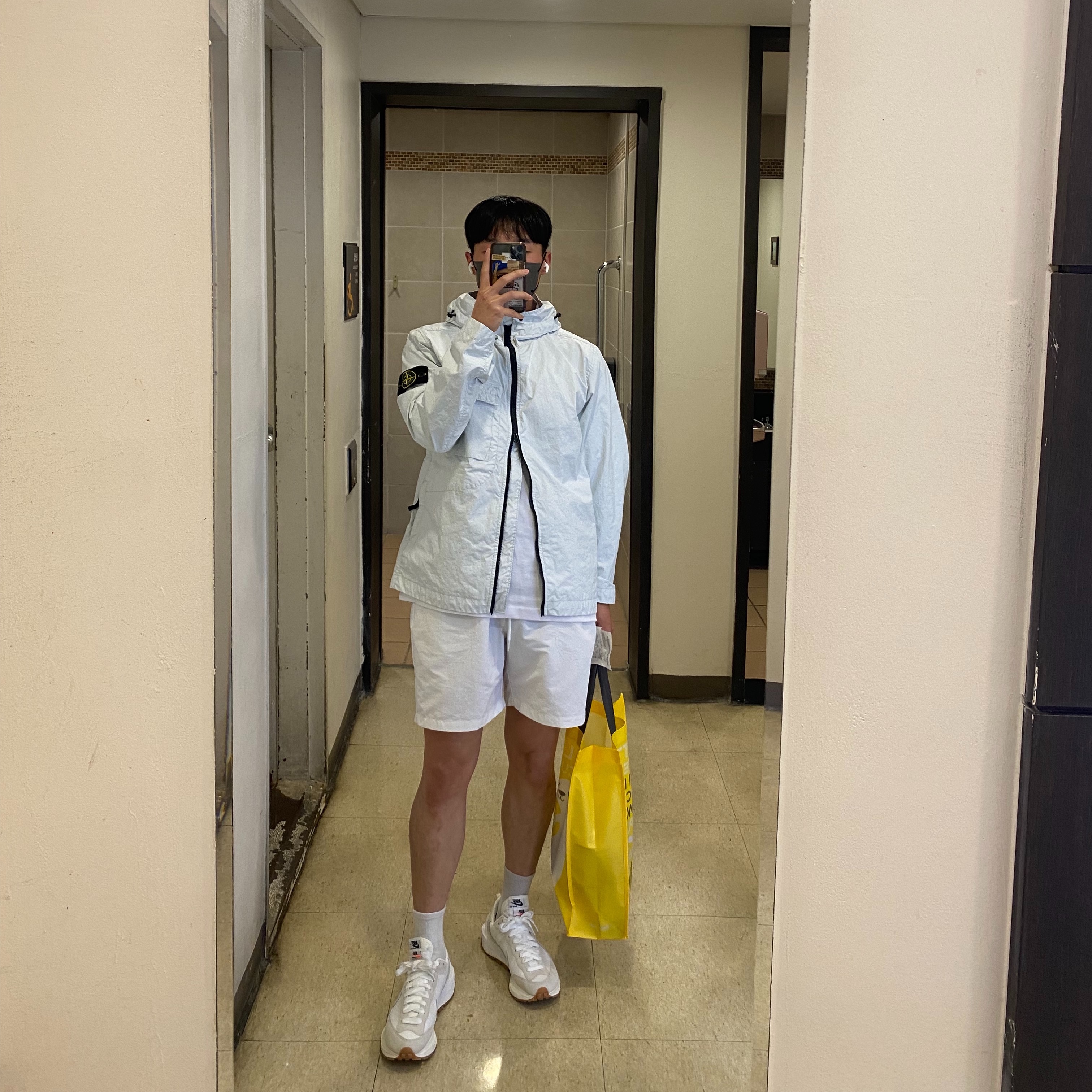 Stone Island 40223 Membrana 3L TC Garment Dyed Hooded Jacket Ice - 22SS, Nike x Sacai VaporWaffle White and Gum 착용 스타일