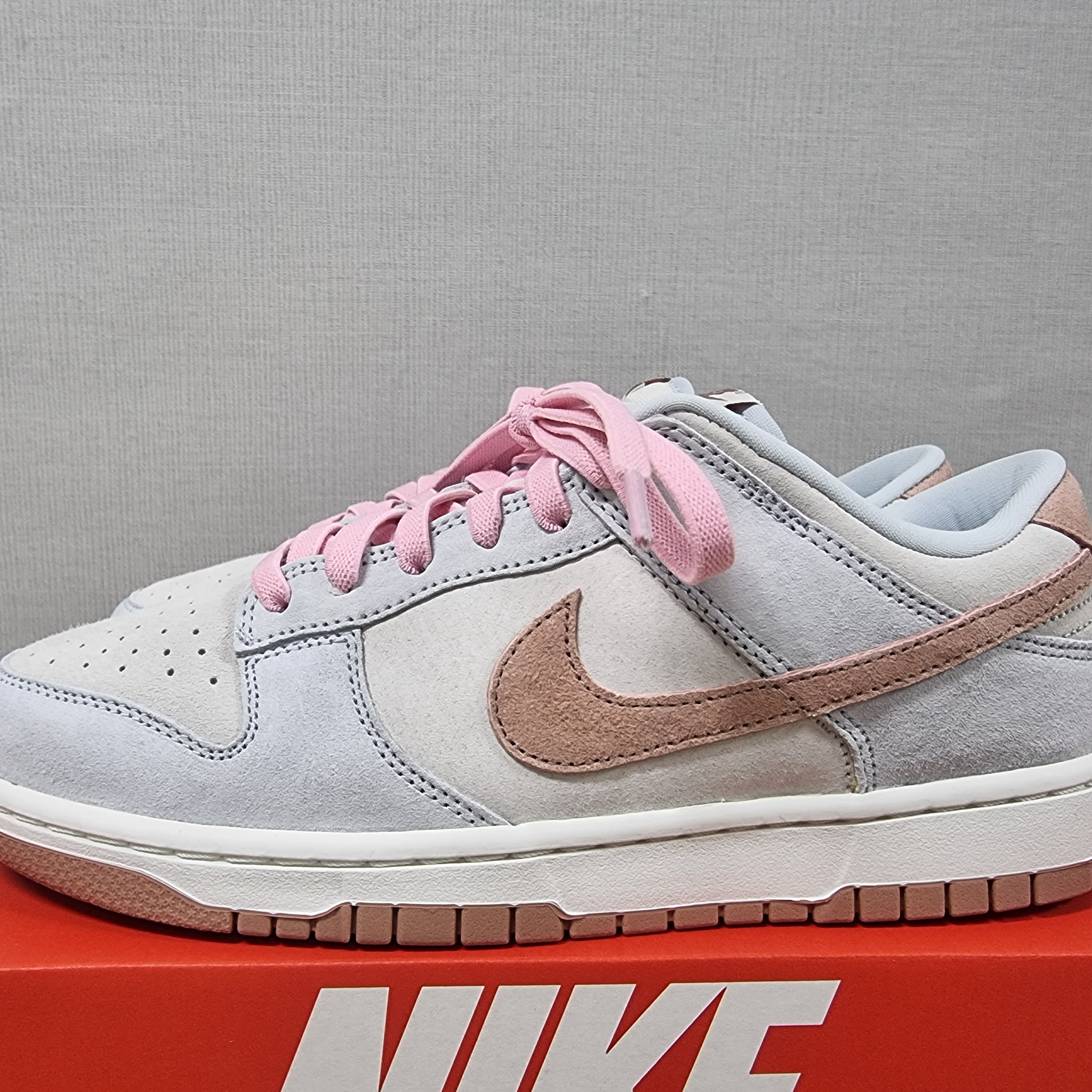 Nike Dunk Low Retro PRM Fossil Rose 착용 스타일 - 2