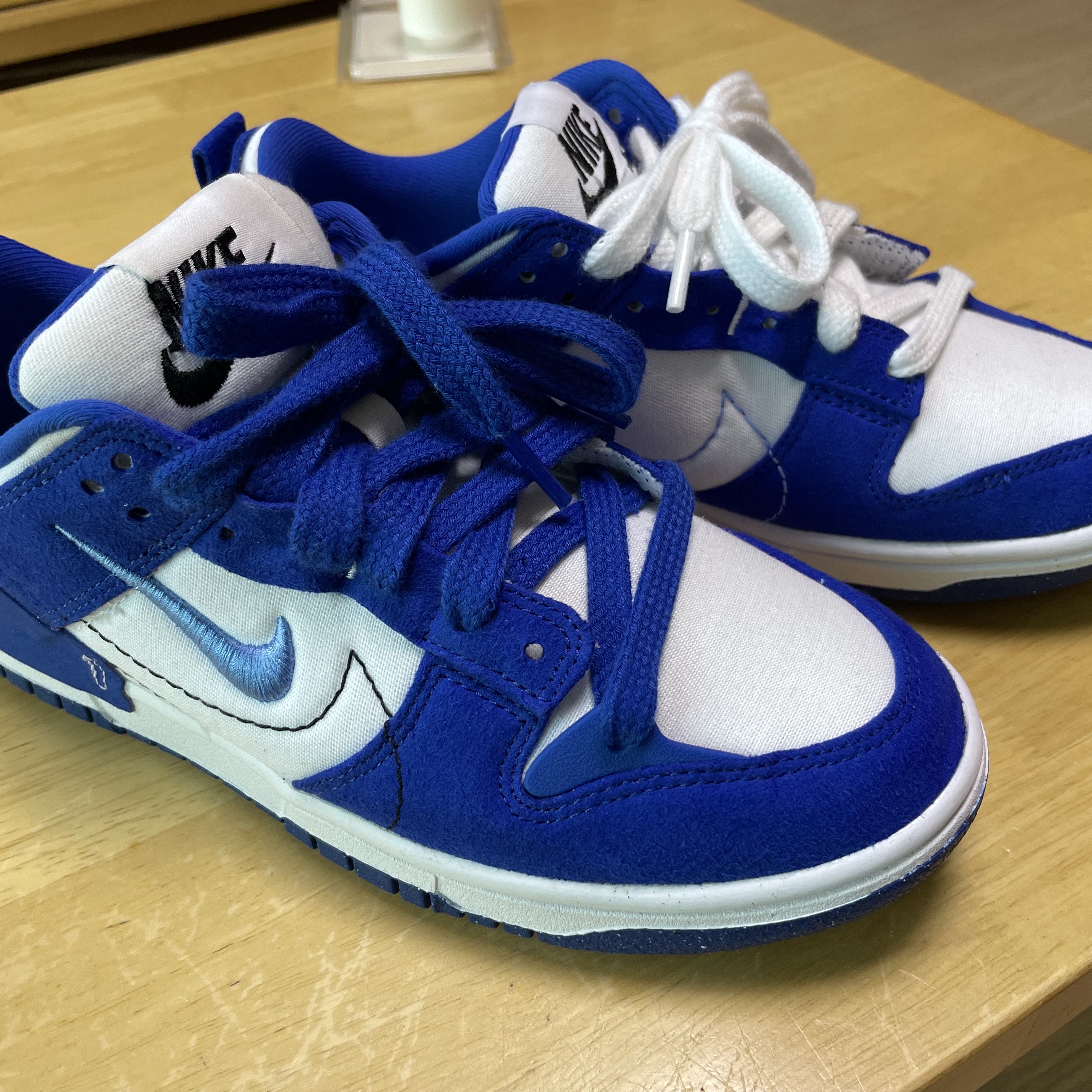 (W) Nike Dunk Low Disrupt 2 White and University Blue 착용 스타일 - 1