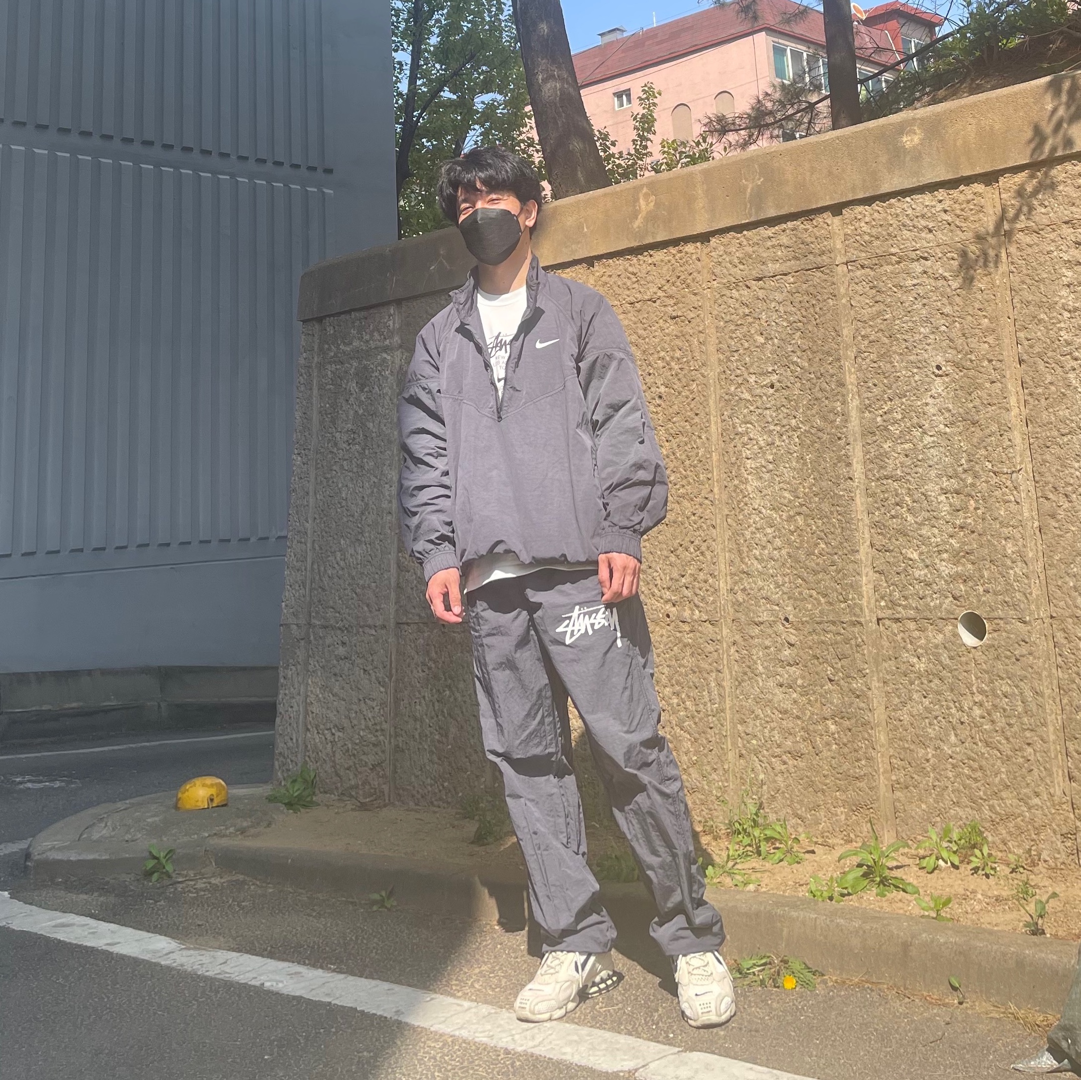 Nike x Stussy Beach Pants Off Noir, Nike x Stussy Windrunner Jacket Off Noir 착용 스타일