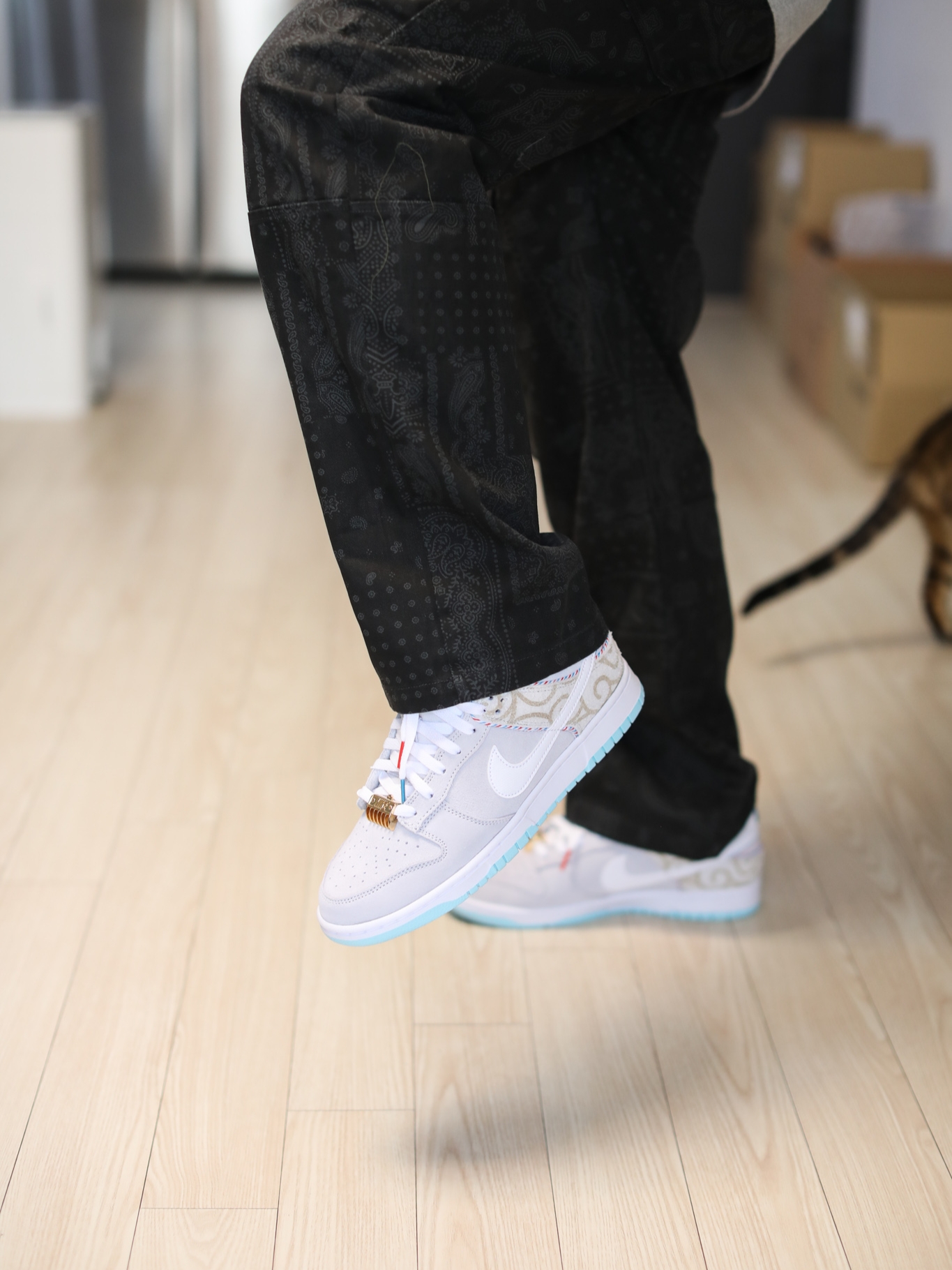 Nike Dunk Low Retro SE Barber Shop Grey 착용 스타일 - 1