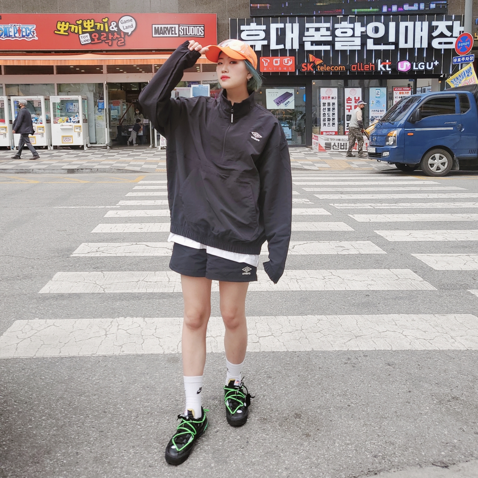 Nike x Off-White Blazer Low '77 Black and Electro Green 착용 스타일 - 1