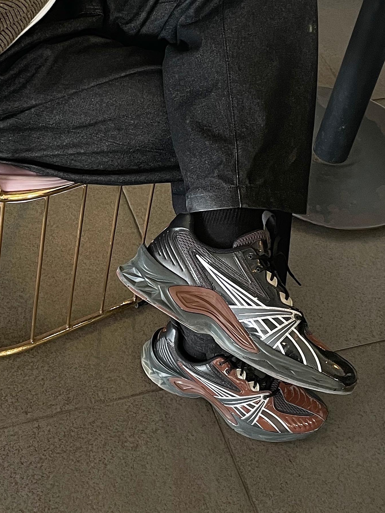 Asics HN2-S Protoblast Chocolate Brown 착용 스타일 - 4