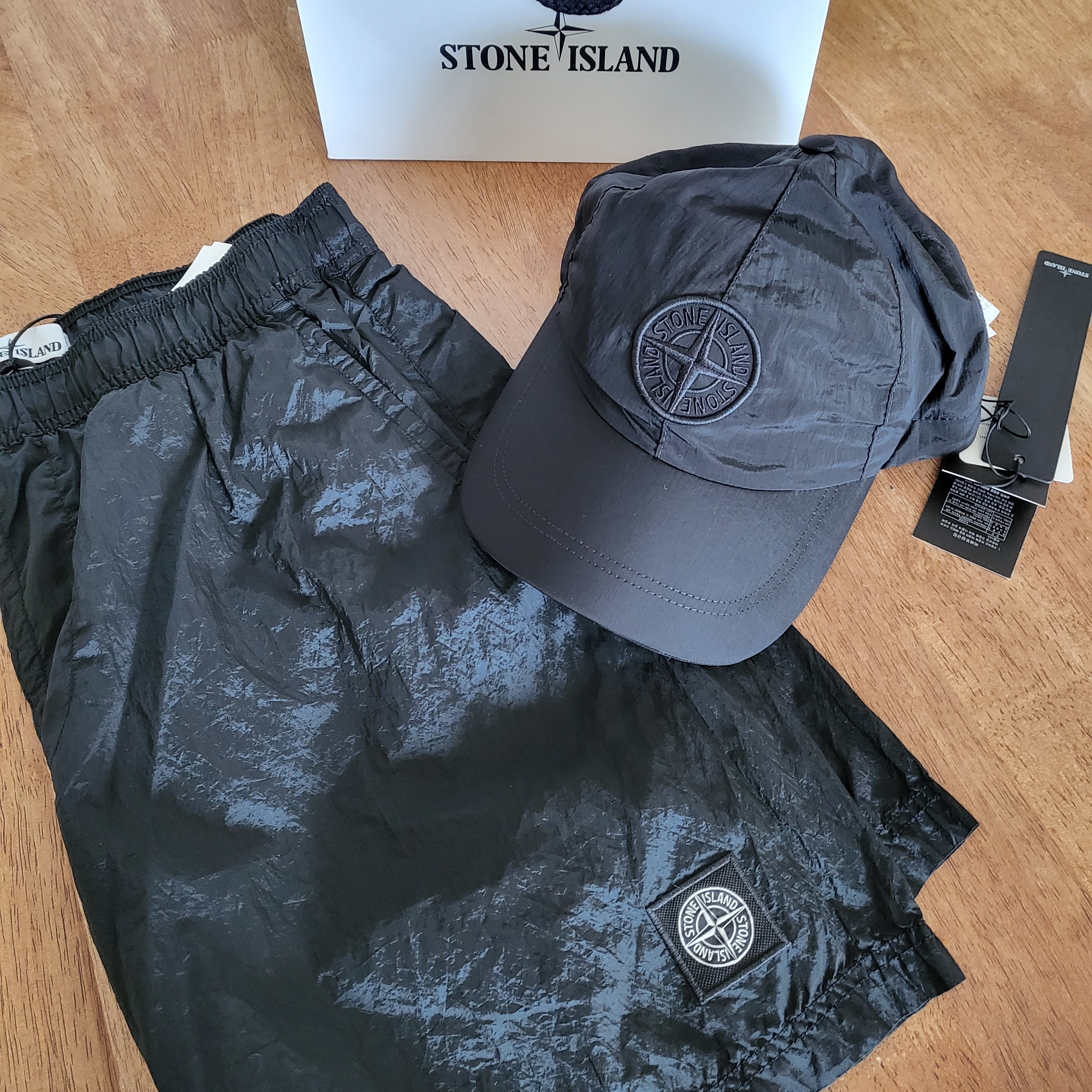 Stone Island B0943 Nylon Metal Swimming Trunk Black - 22SS, Stone Island 99576 Nylon Metal 6-Panel Cap Black 착용 스타일