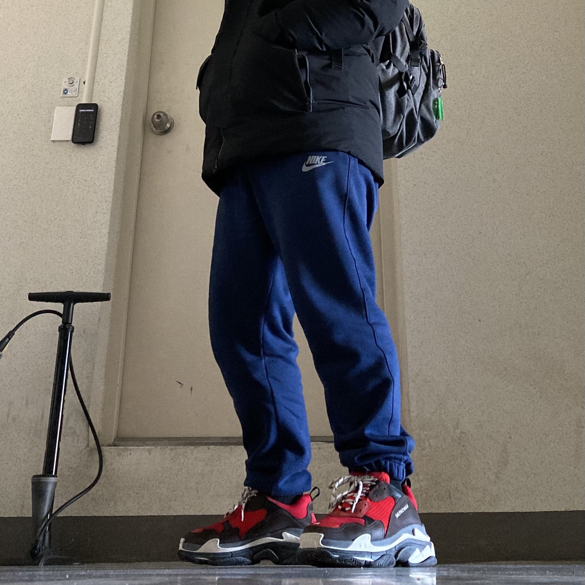 Balenciaga Triple S Red Black 2018 착용 스타일