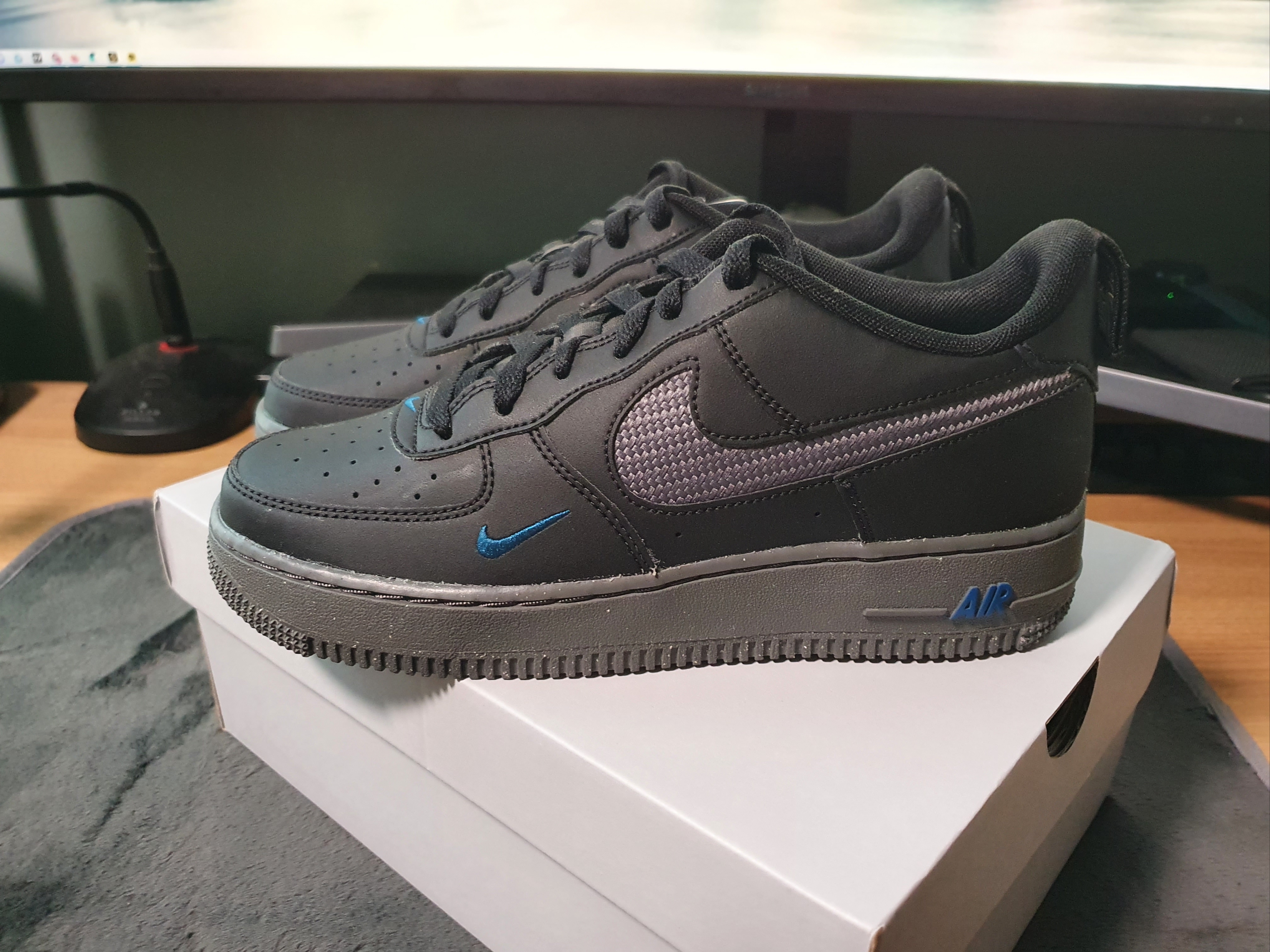 (GS) Nike Air Force 1 JSP Black Iron Grey 착용 스타일 - 1