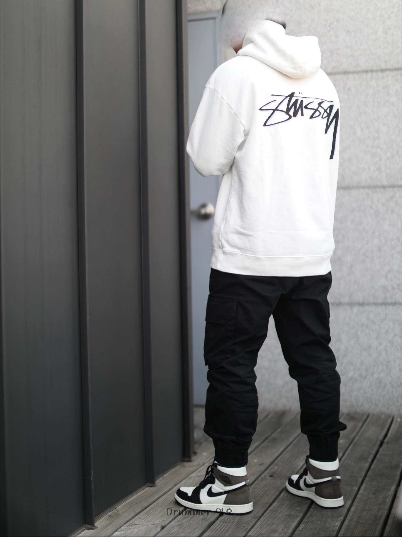 Stussy x Our Legacy Drop Shadow Pigment Dyed Hoodie Natural, Jordan 1 Retro High OG Black Mocha 착용 스타일 - 1