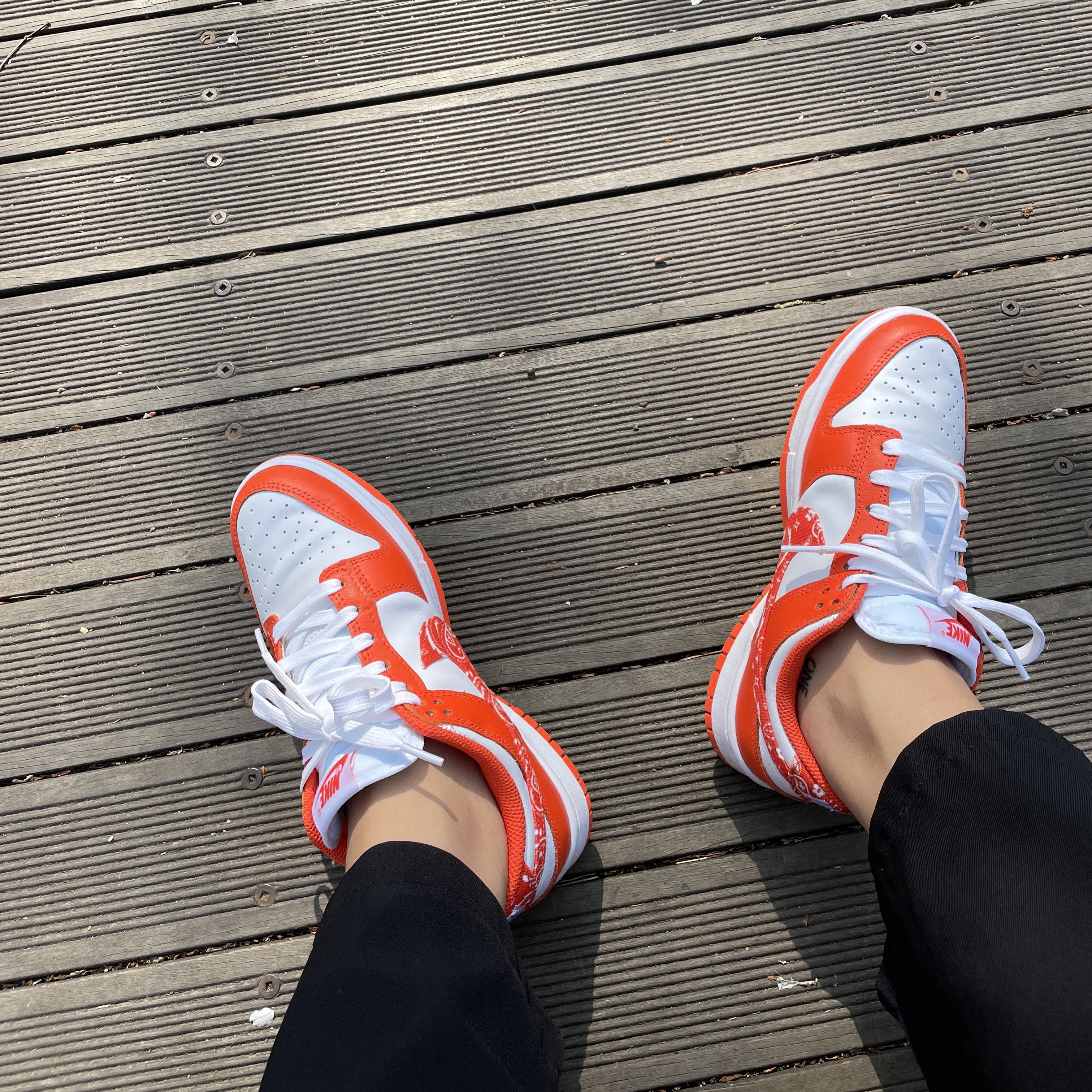 (W) Nike Dunk Low Essential Orange Paisley 착용 스타일