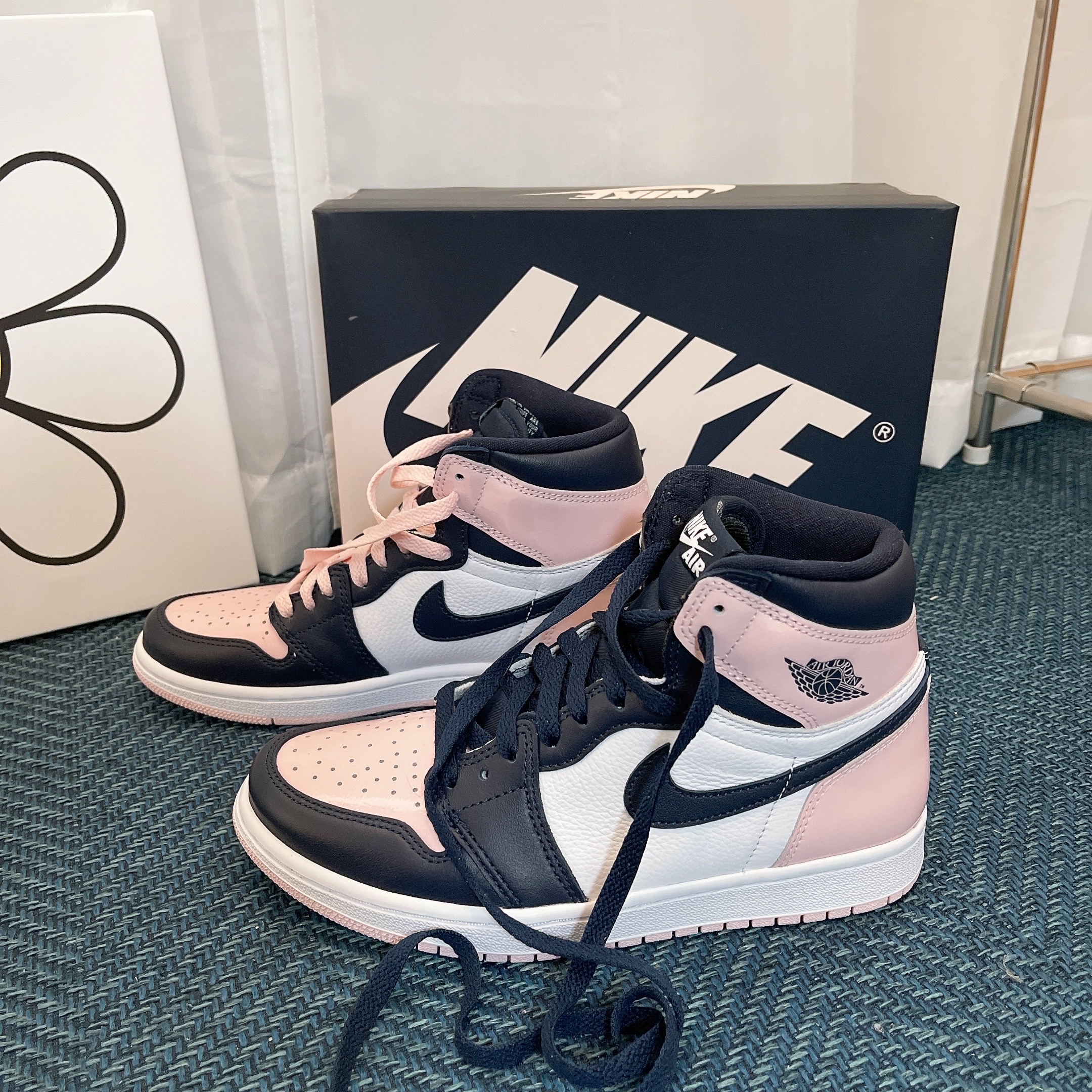 (W) Jordan 1 Retro High OG Atmosphere 착용 스타일 - 4