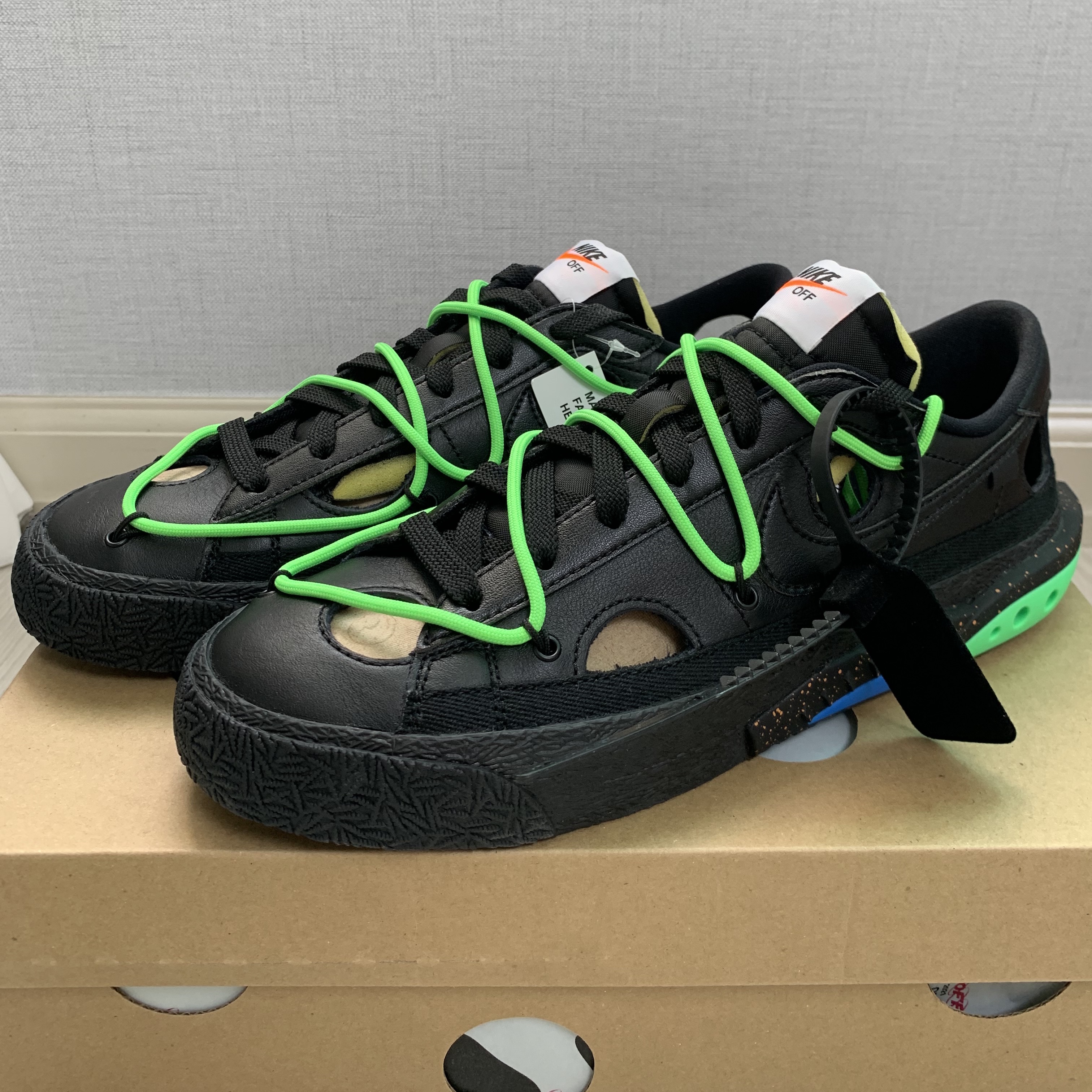 Nike x Off-White Blazer Low '77 Black and Electro Green 착용 스타일
