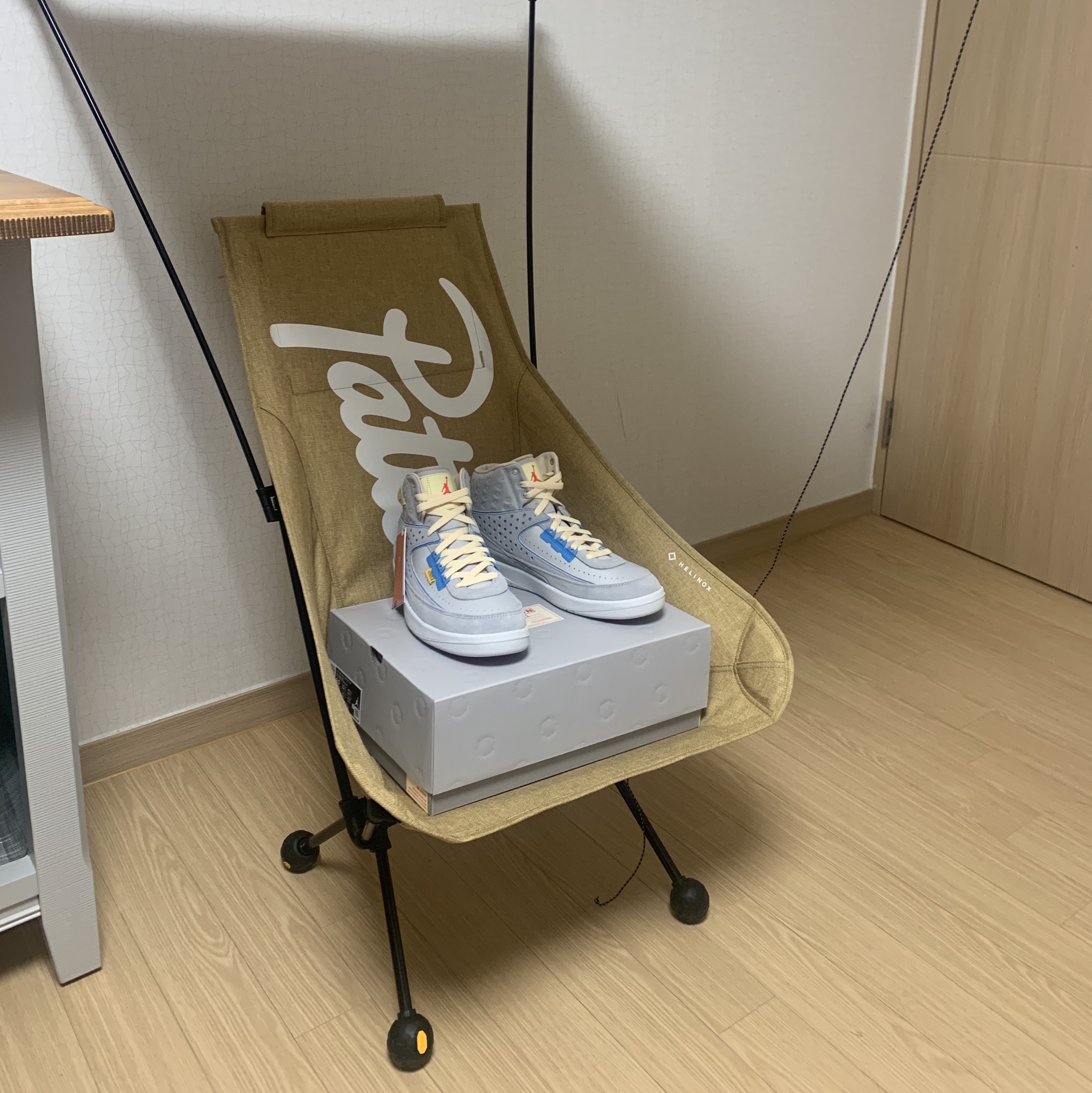 Jordan 2 x Union Retro SP Grey Fog, Helinox x Patta Chair 2 & Personal Shade 착용 스타일 - 1