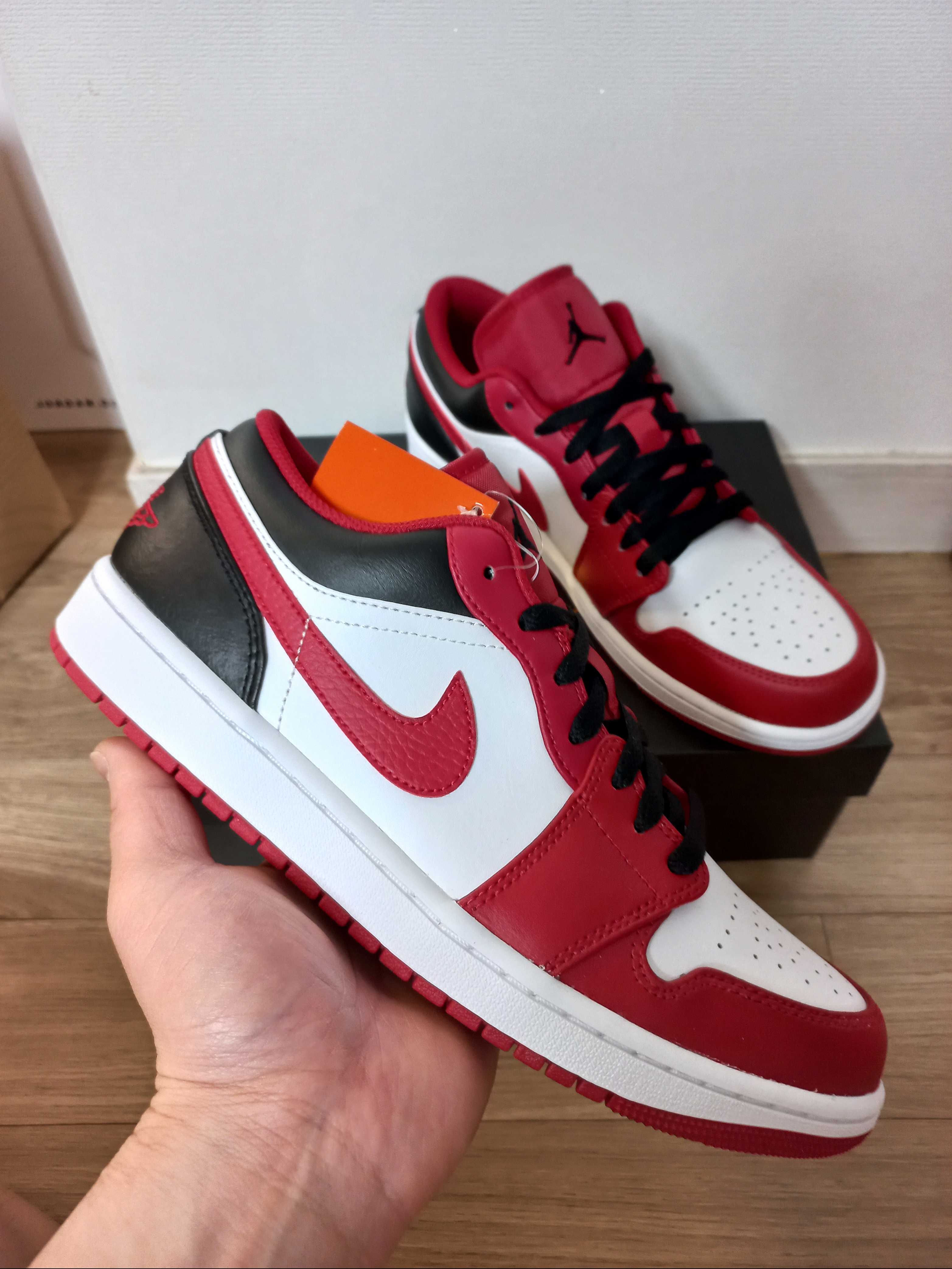 Jordan 1 Low White Gym Red Black, (GS) Jordan 1 Low White Gym Red Black 착용 스타일 - 1