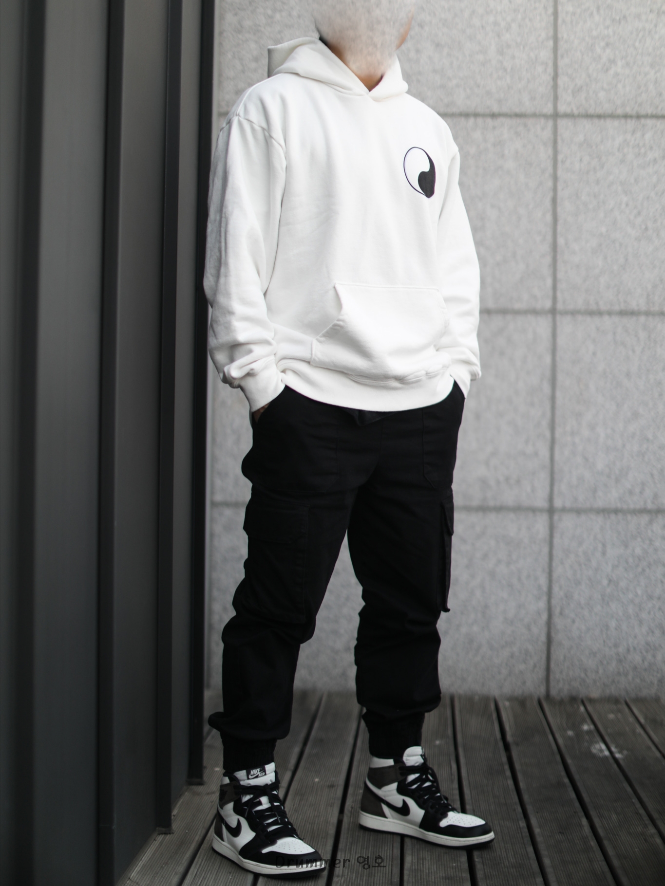 Stussy x Our Legacy Drop Shadow Pigment Dyed Hoodie Natural, Jordan 1 Retro High OG Black Mocha 착용 스타일 - 3
